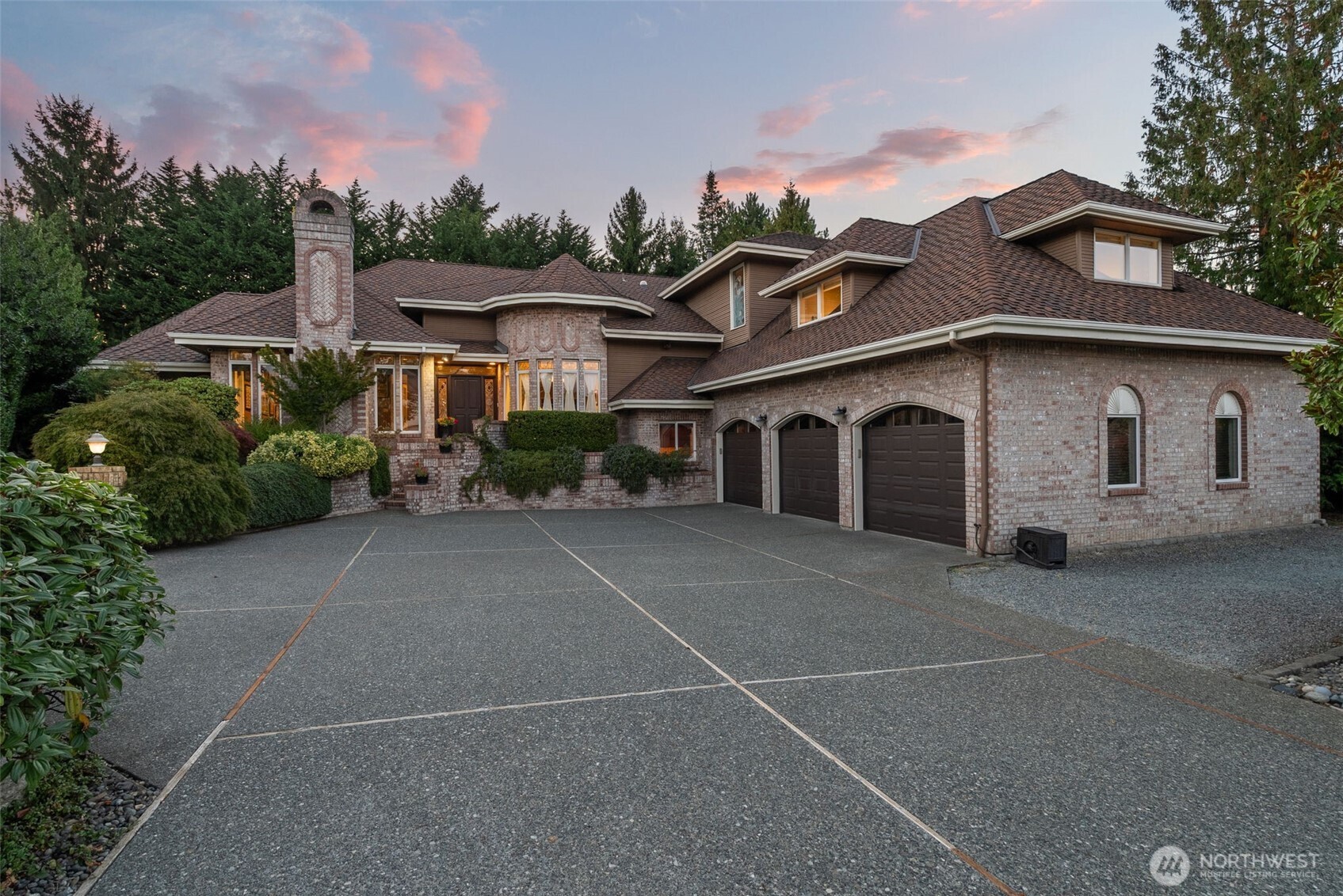 19305 4th Place Property Photo 2