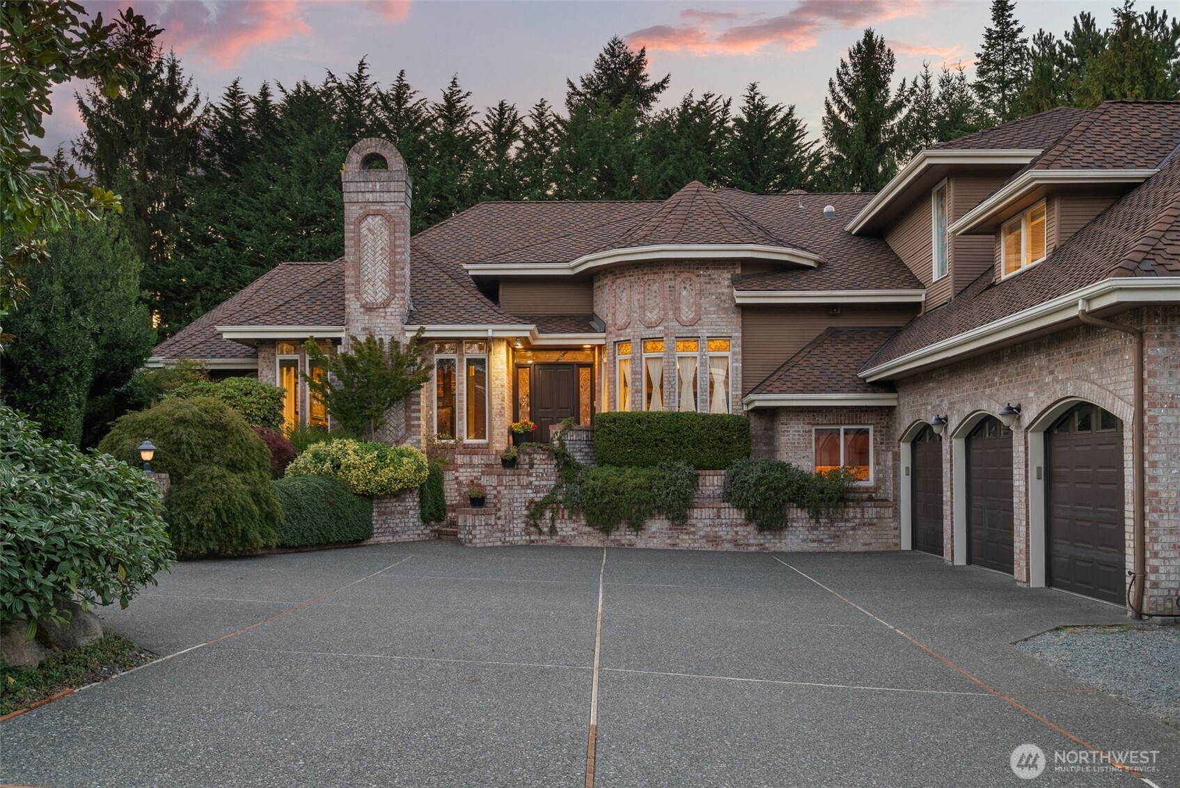 19305 4th Place Property Photo 4