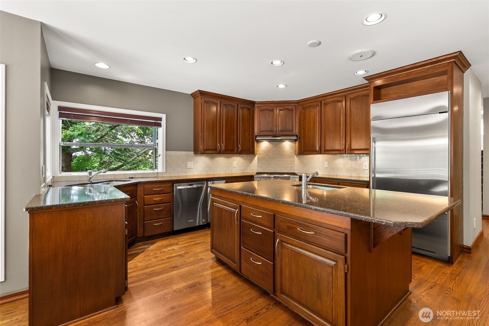 19305 4th Place Property Photo 7