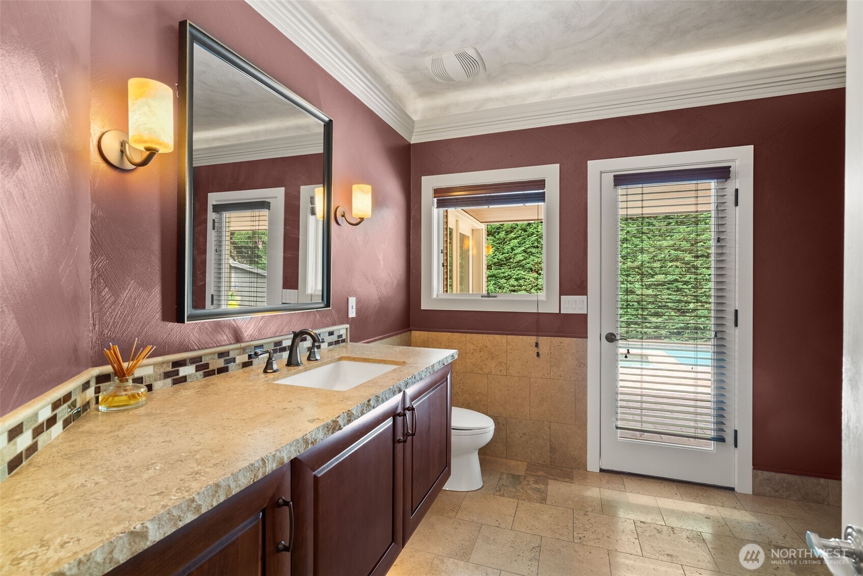 19305 4th Place Property Photo 14