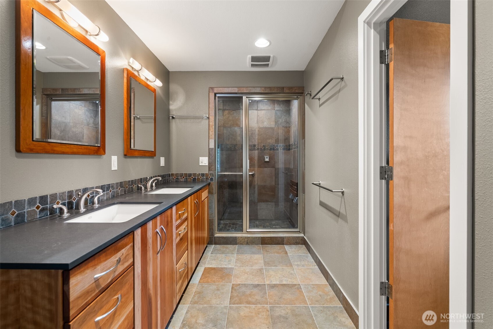 19305 4th Place Property Photo 18