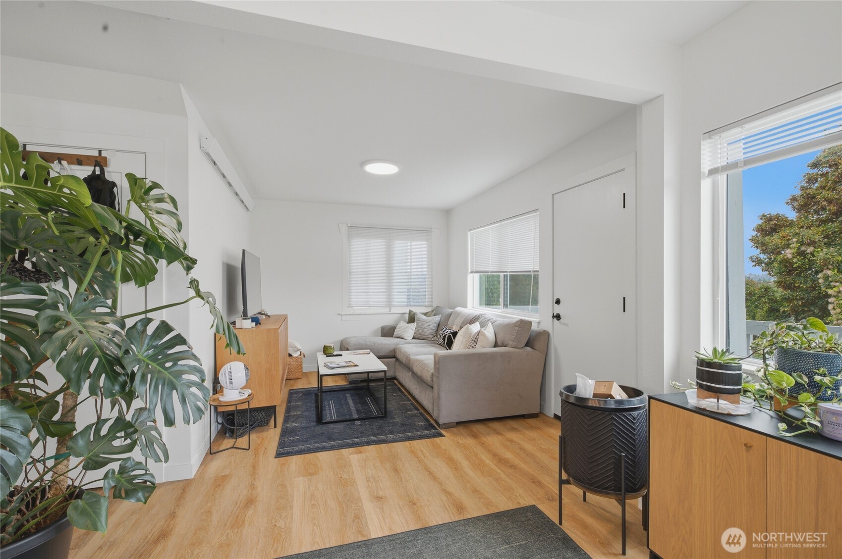 4259 Greenwood Avenue Property Photo 8