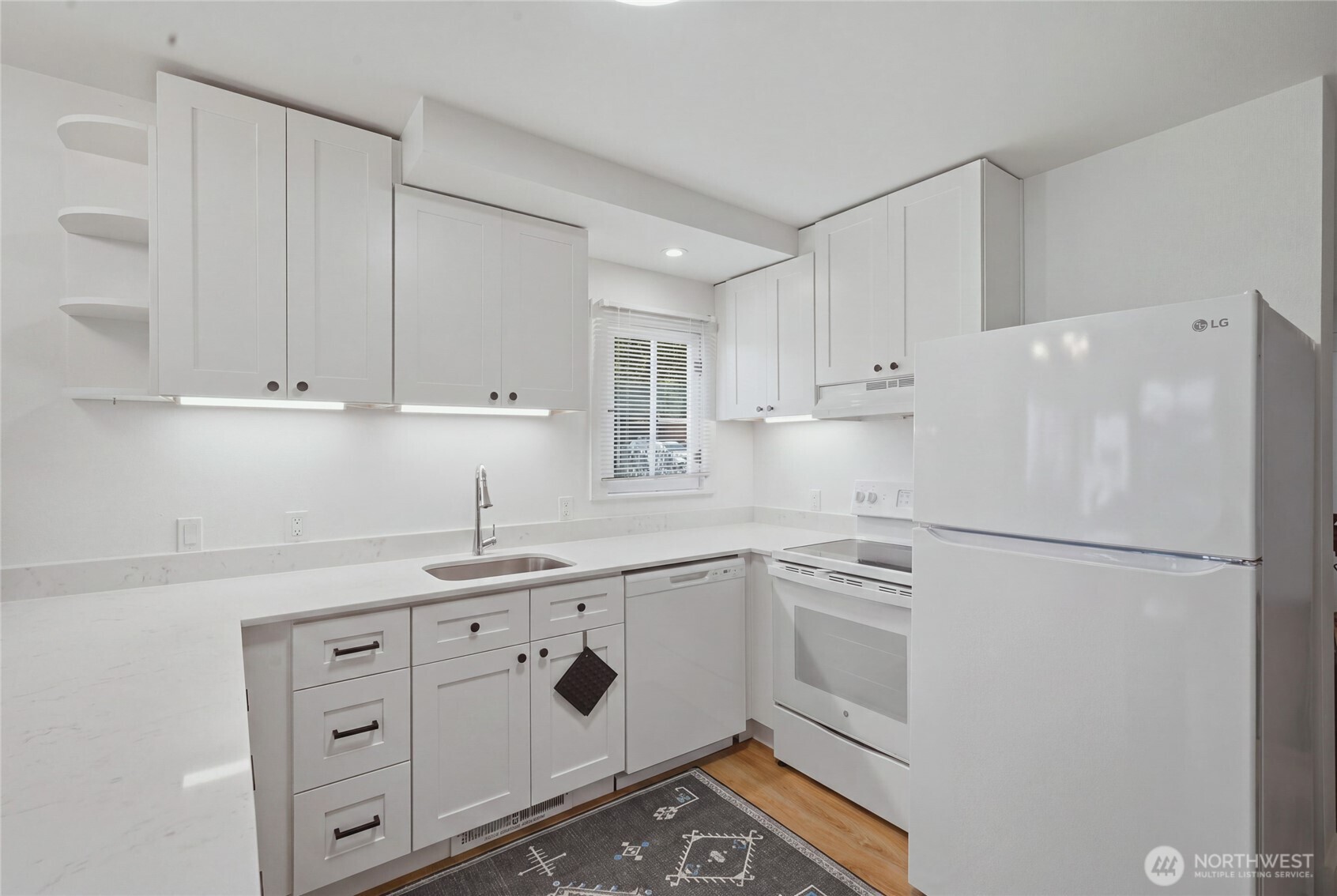 4259 Greenwood Avenue Property Photo 11
