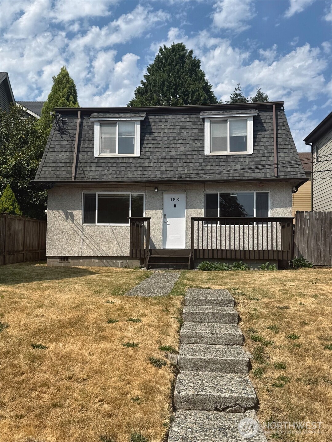 3910 NE 51st Street Property Photo 1