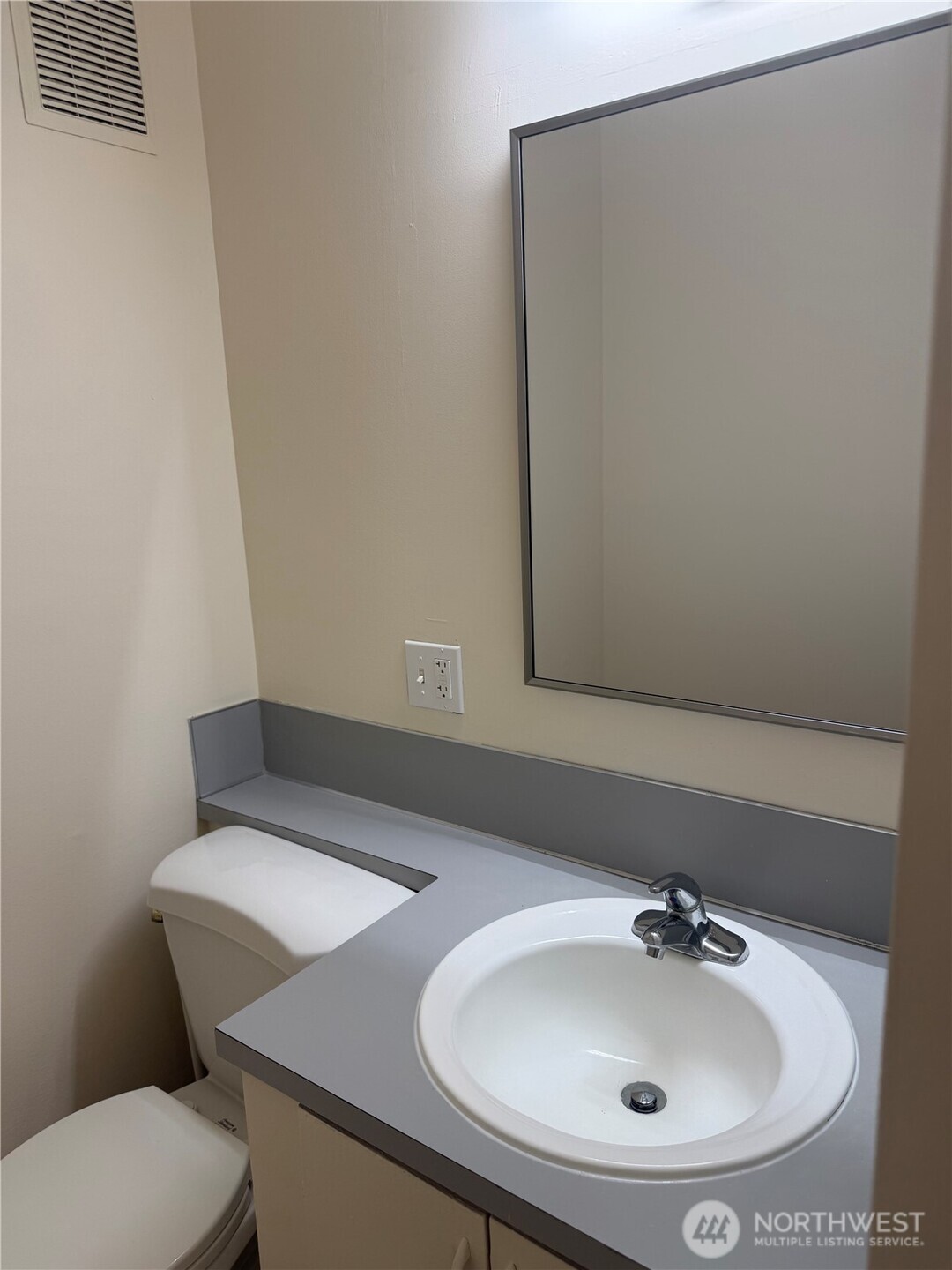 3910 Ne 51st Street Property Photo 10