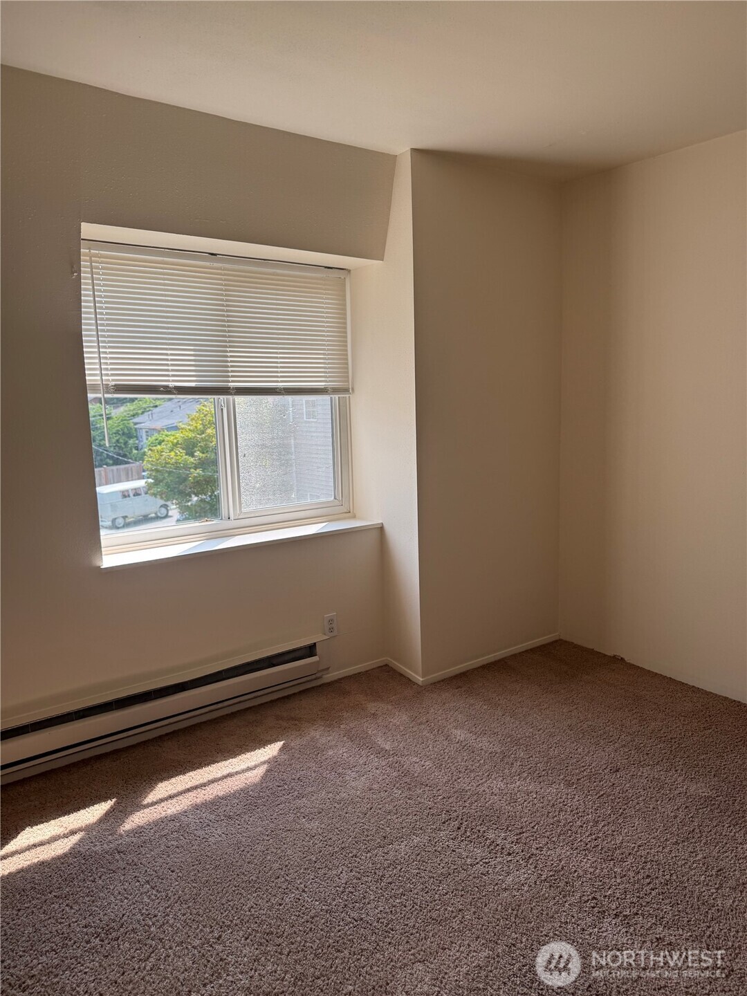 3910 Ne 51st Street Property Photo 12