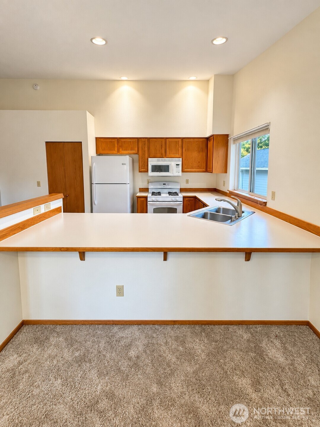 911 Nw Leisure Lane Property Photo 6