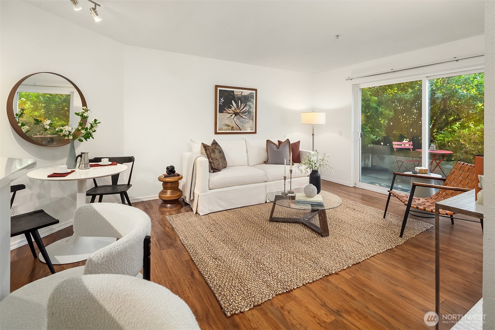 323 Queen Anne Avenue 217 Property Photo 3
