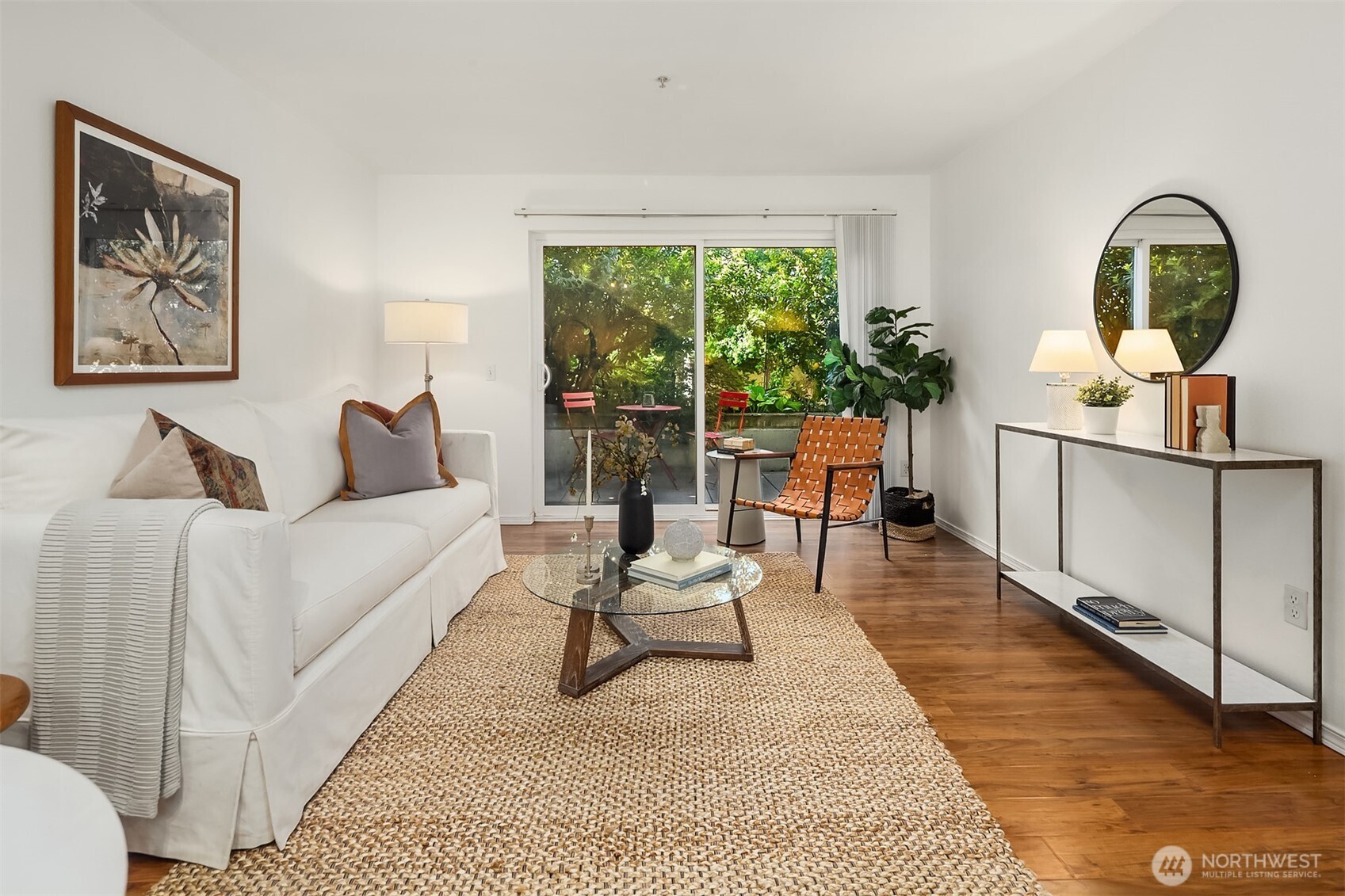 323 Queen Anne Avenue 217 Property Photo 6