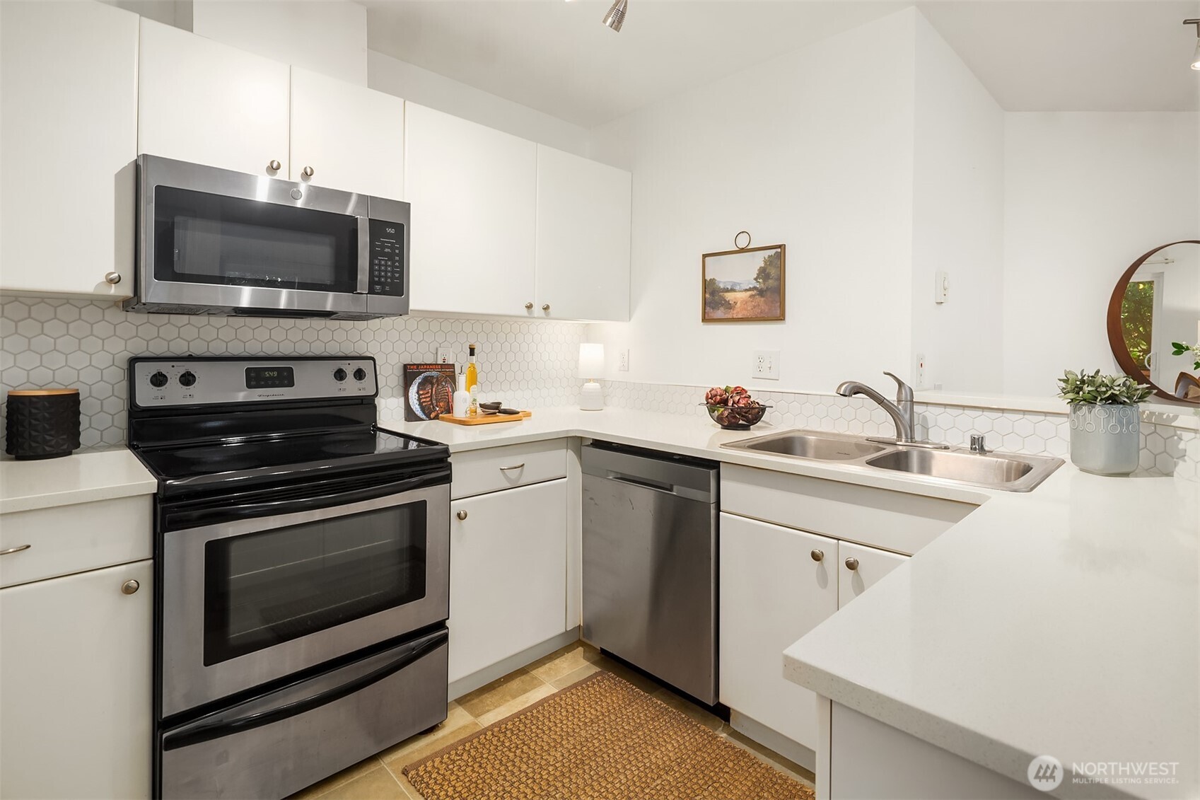 323 Queen Anne Avenue 217 Property Photo 10