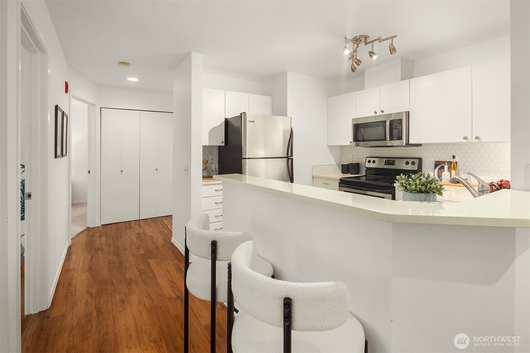 323 Queen Anne Avenue 217 Property Photo 11