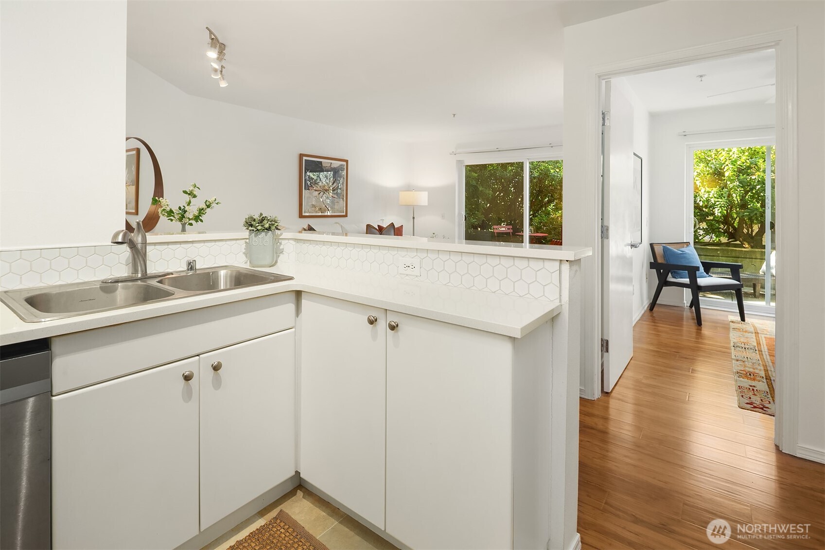 323 Queen Anne Avenue 217 Property Photo 12