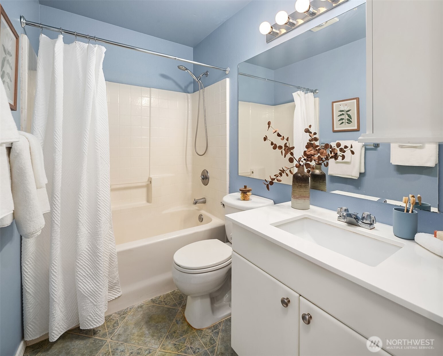 323 Queen Anne Avenue 217 Property Photo 15