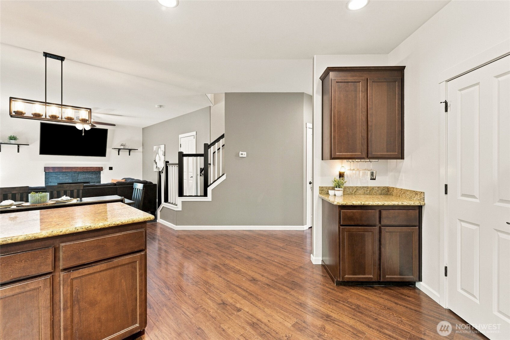 9222 195th Street Ct Property Photo 6