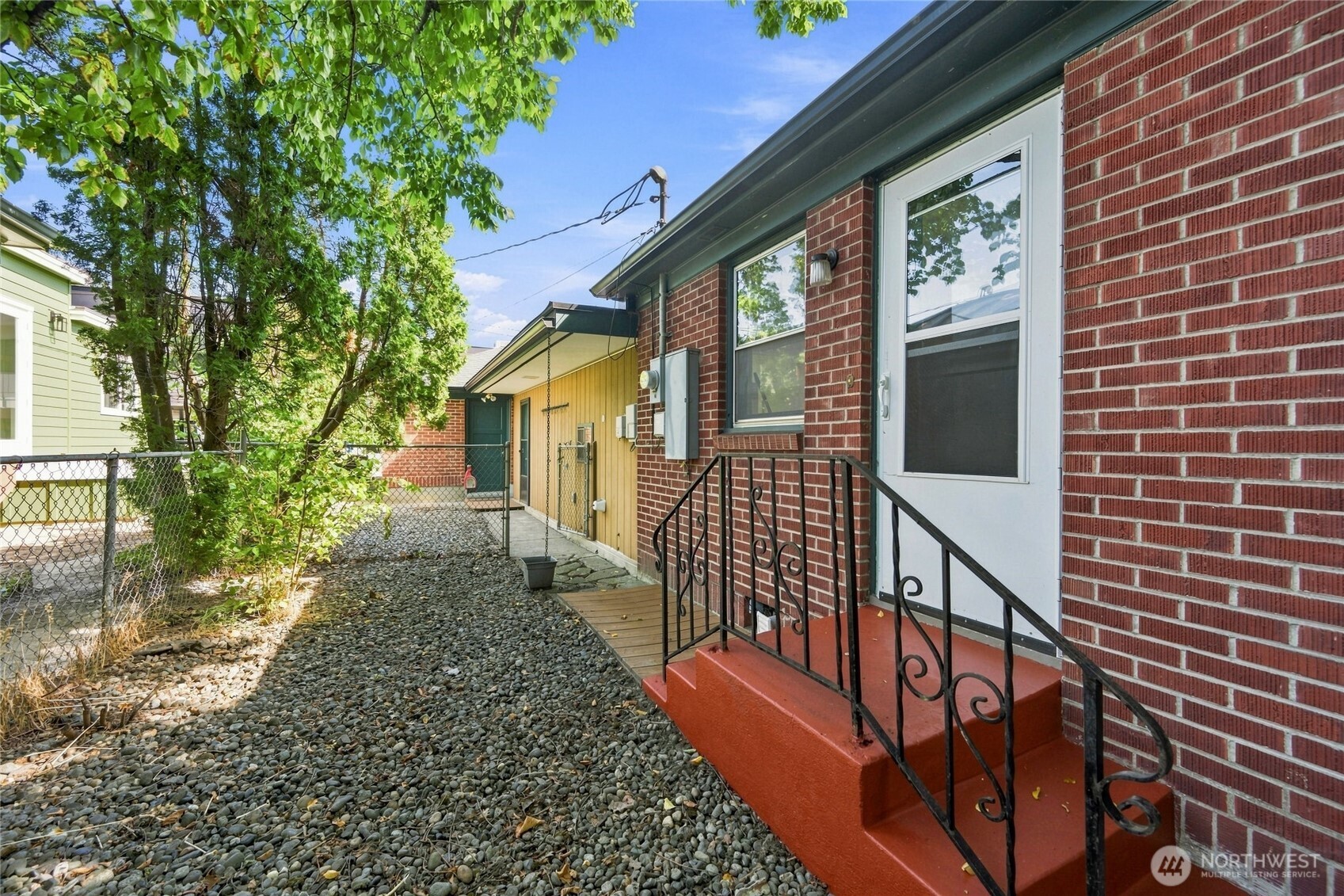 2216 Elizabeth Street Property Photo 3