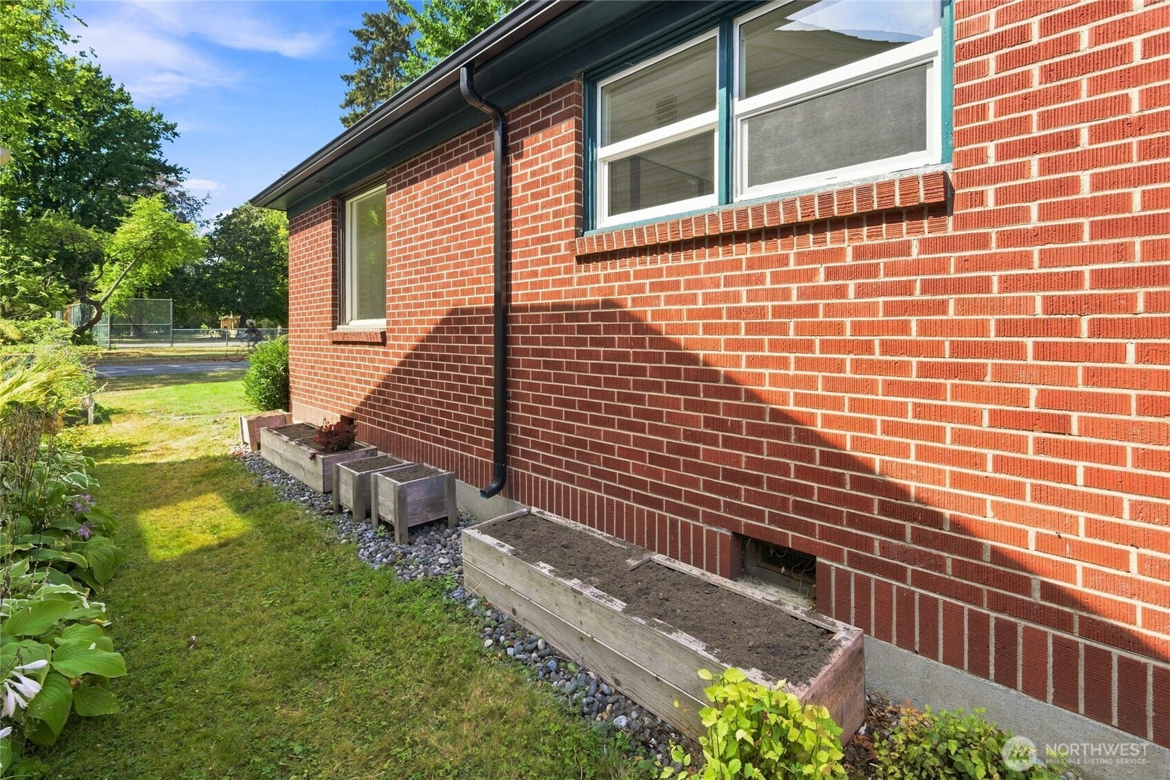 2216 Elizabeth Street Property Photo 4