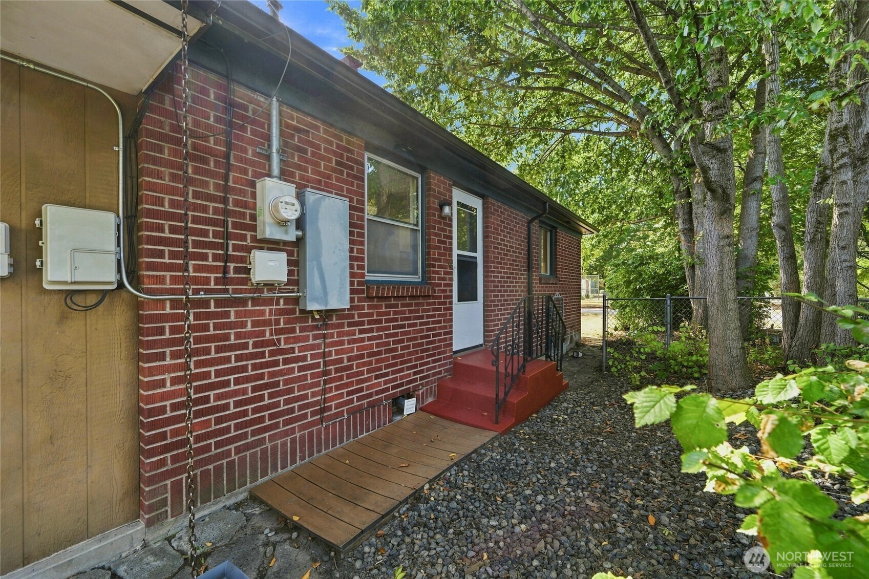 2216 Elizabeth Street Property Photo 29