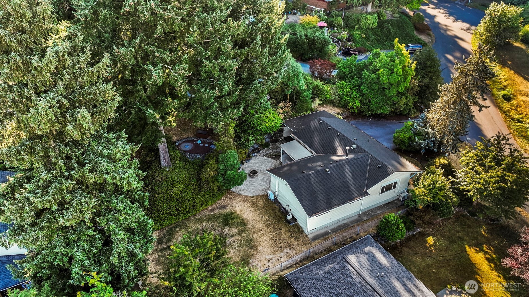 1908 Ne Bentley Drive Property Photo 3