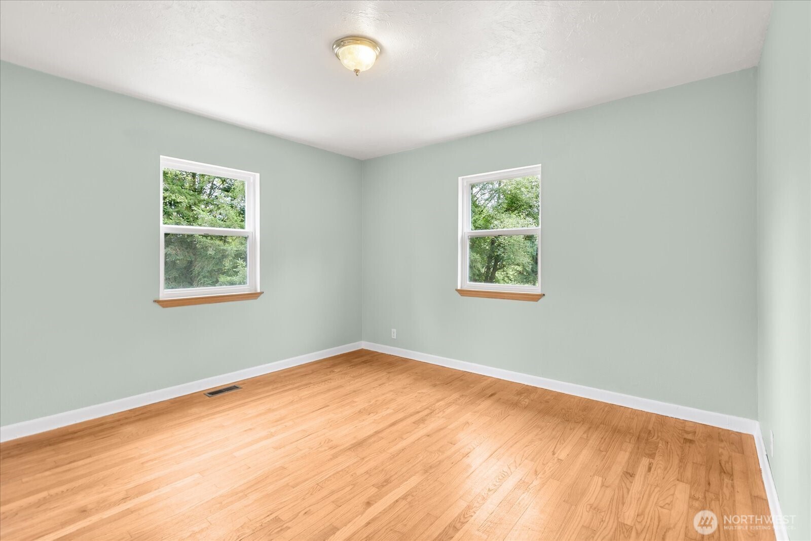 2404 Ravenna Street Property Photo 9