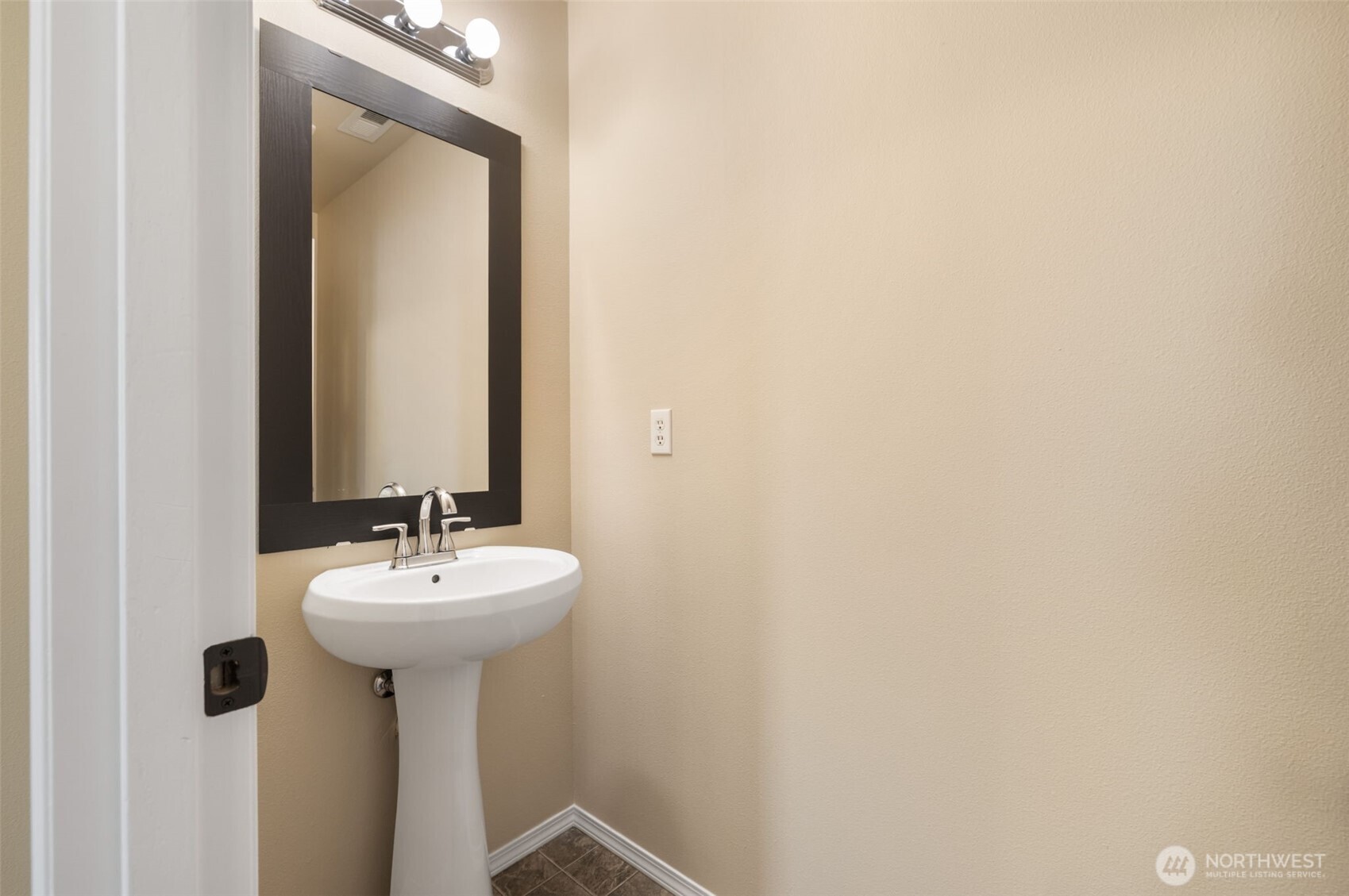 4307 Murrelet Avenue Property Photo 4