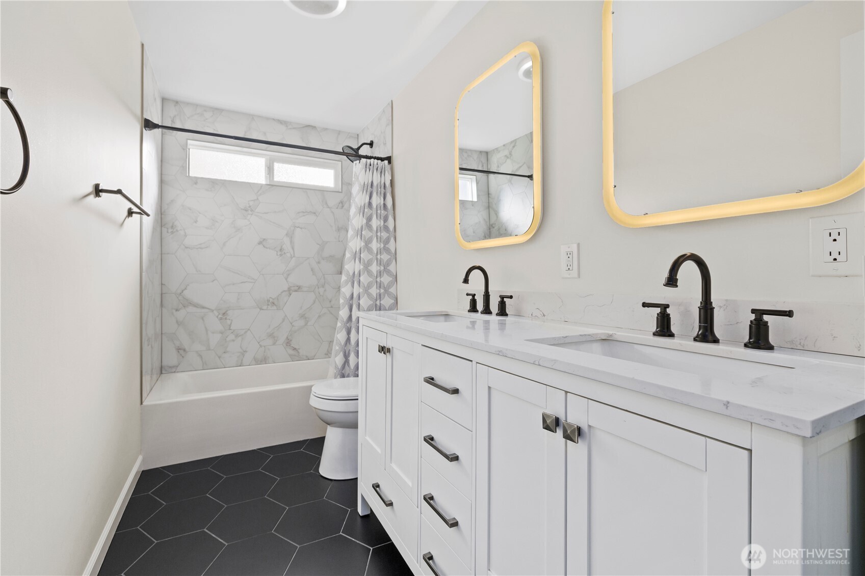 22 223rd St Property Photo 13