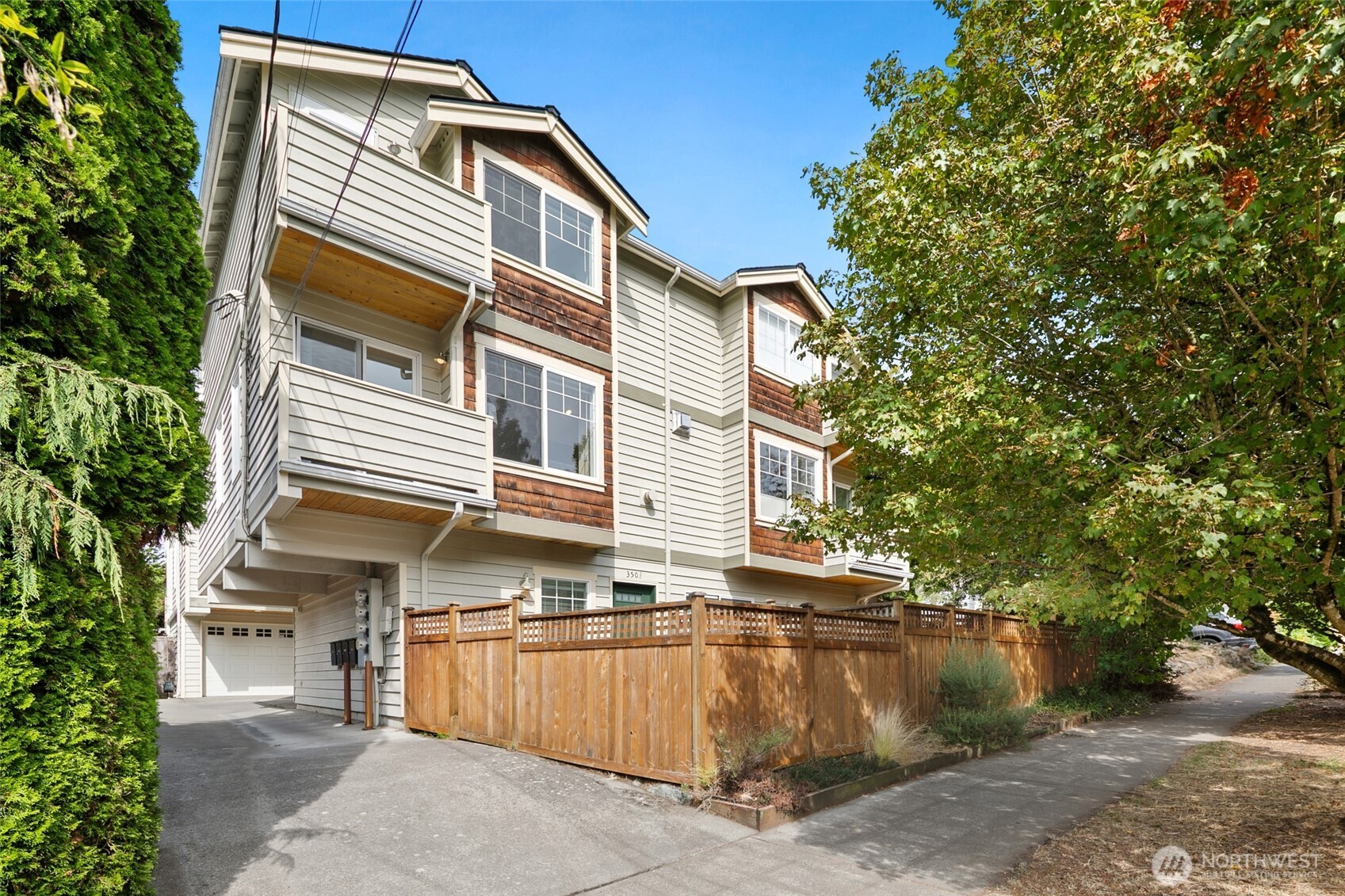 350 B NW 76th Street Property Photo 1