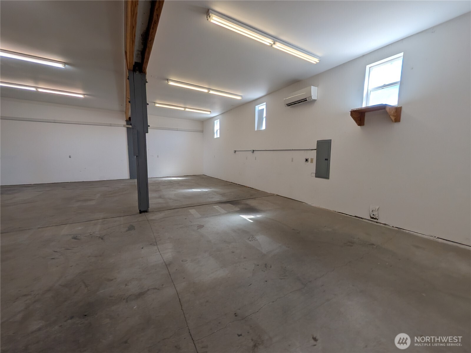 337 W Pine Street Property Photo 4