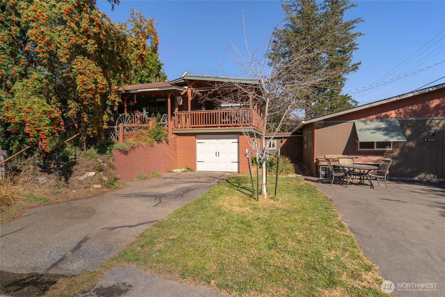 300 E Birch Street Property Photo 2