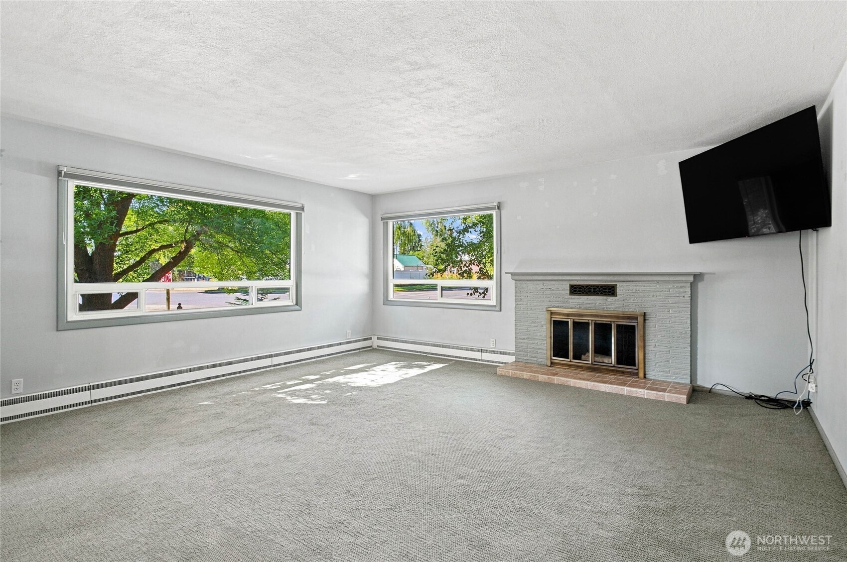 300 E Birch Street Property Photo 7