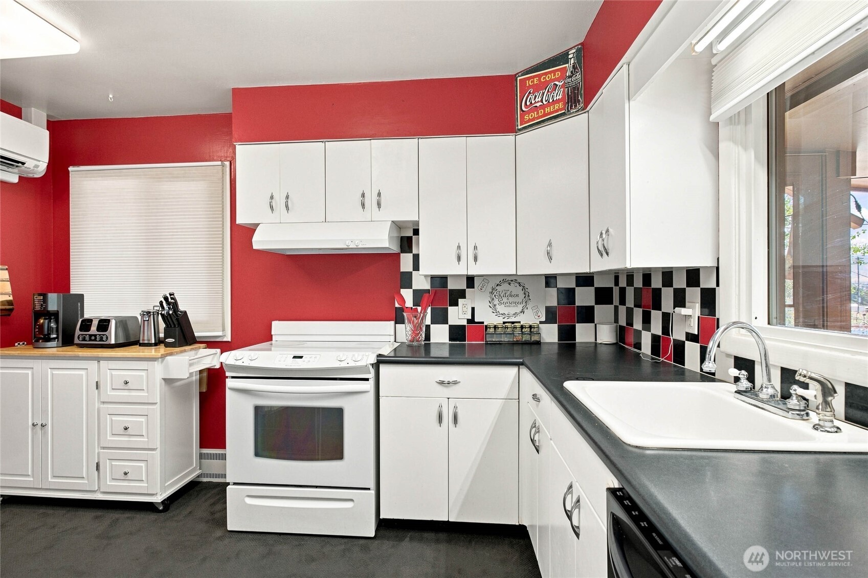 300 E Birch Street Property Photo 8