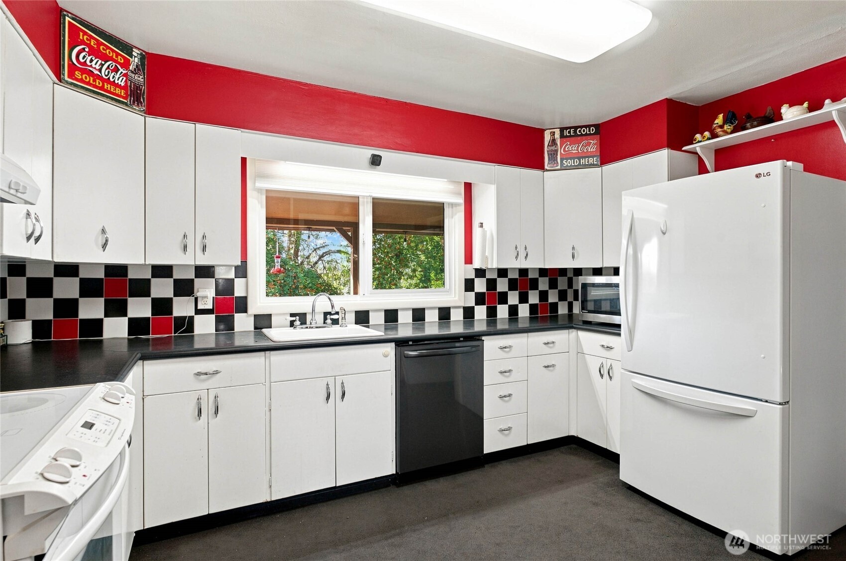 300 E Birch Street Property Photo 9