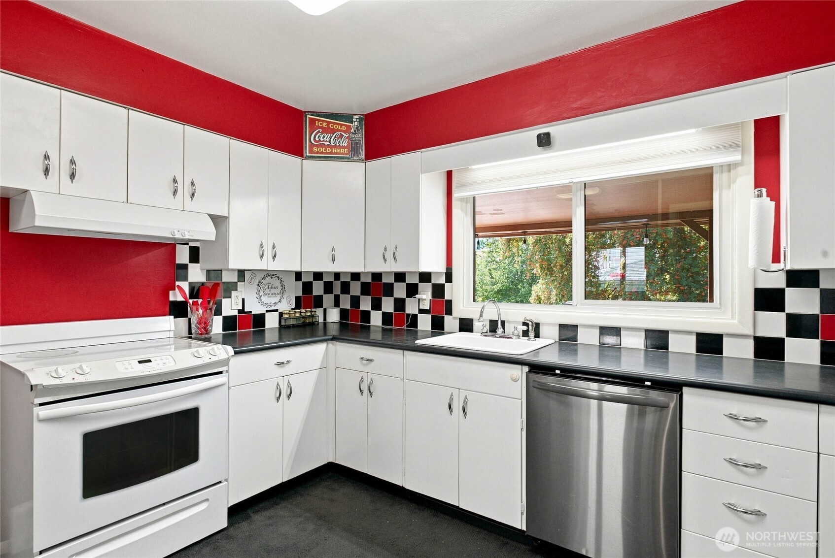 300 E Birch Street Property Photo 10