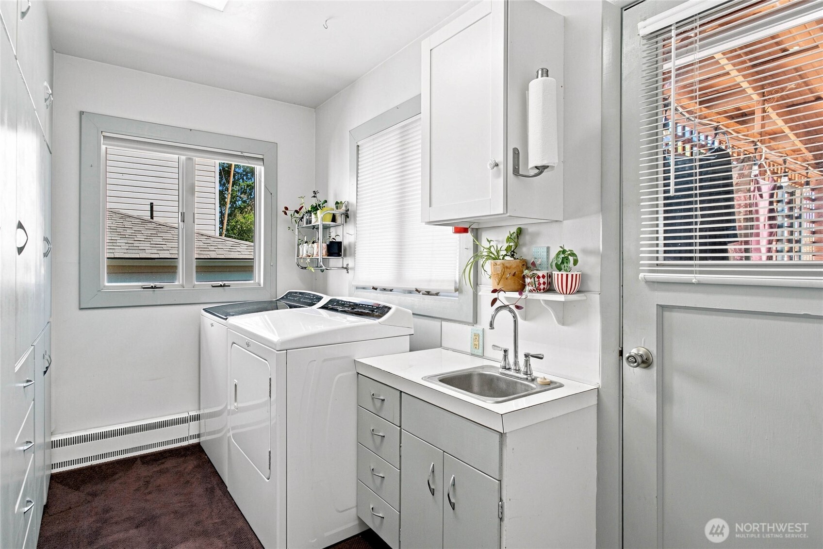 300 E Birch Street Property Photo 13
