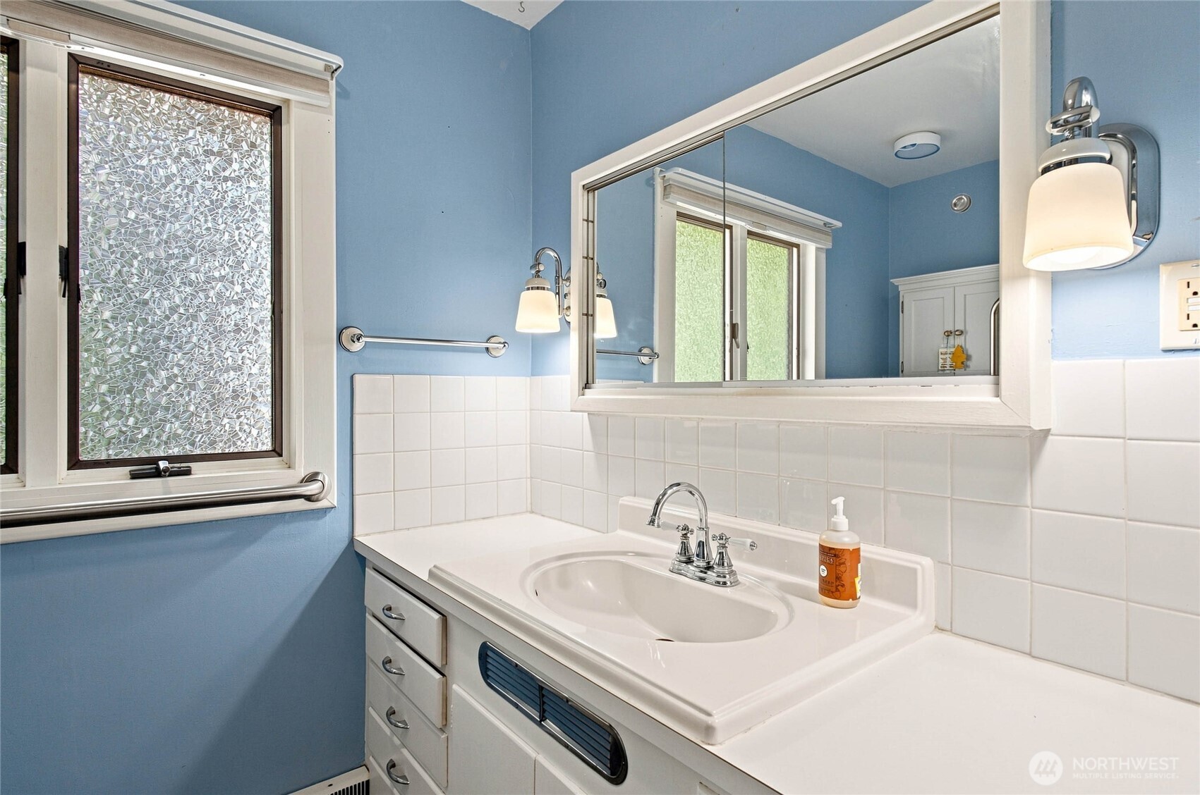 300 E Birch Street Property Photo 14