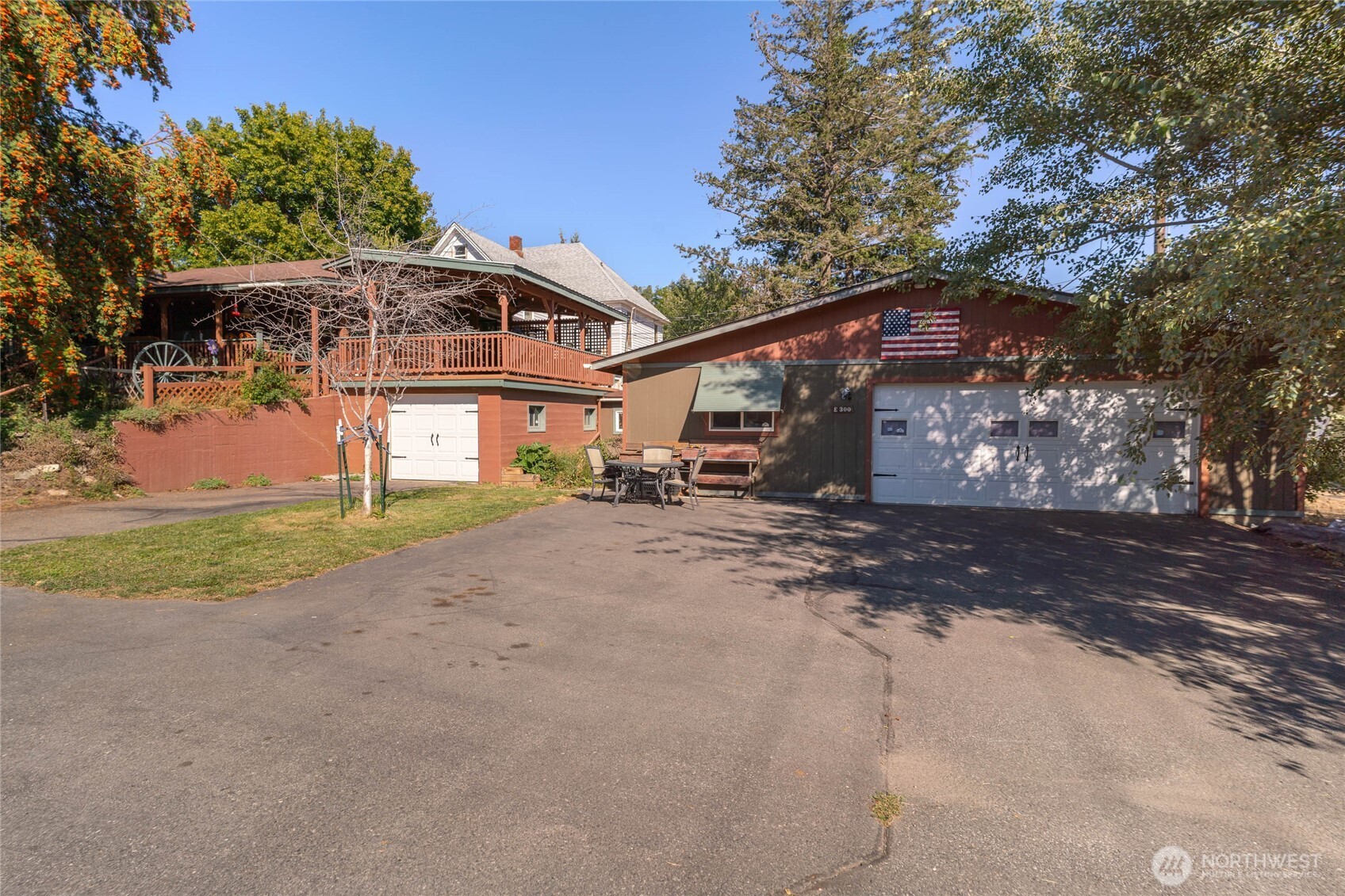 300 E Birch Street Property Photo 27