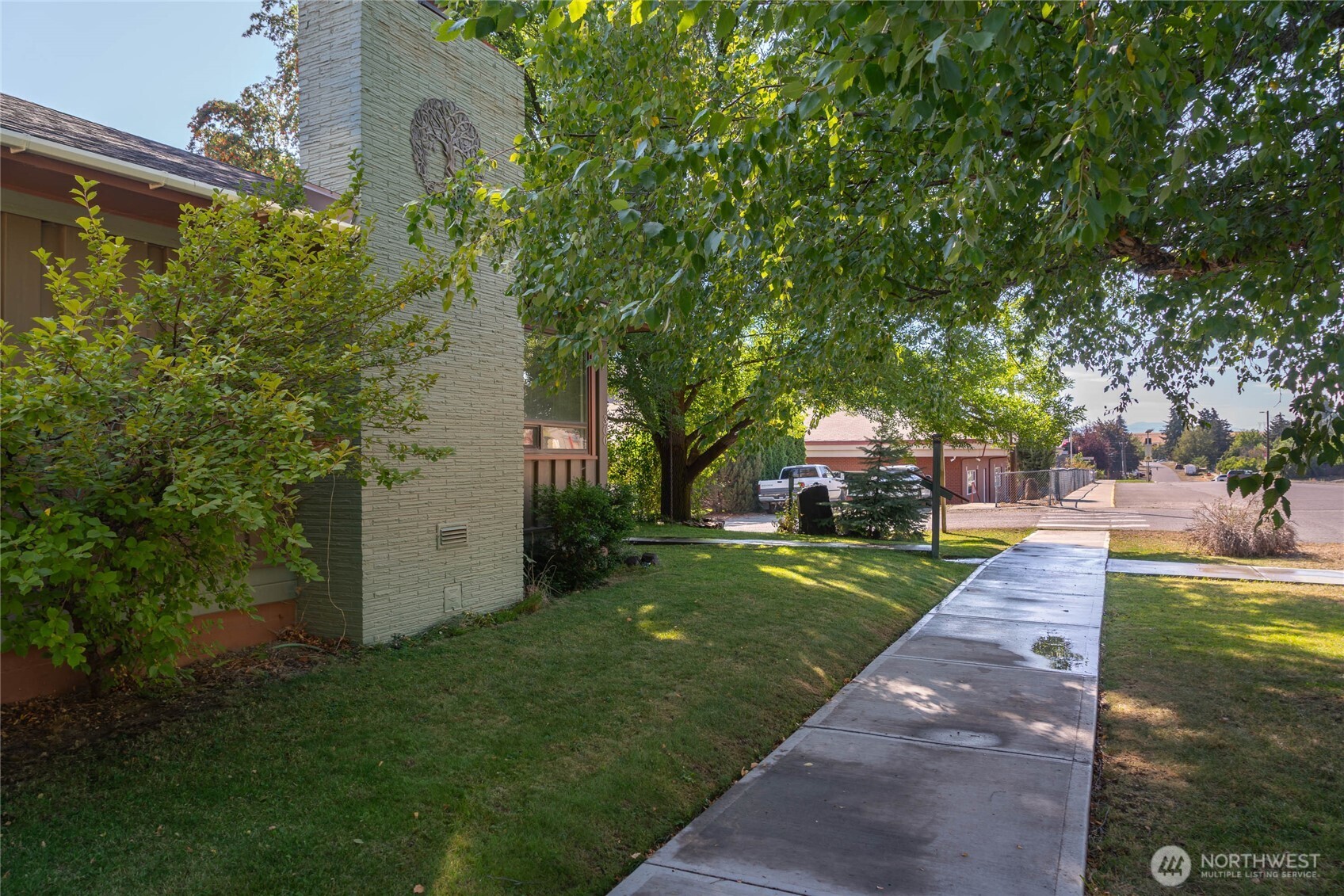 300 E Birch Street Property Photo 28