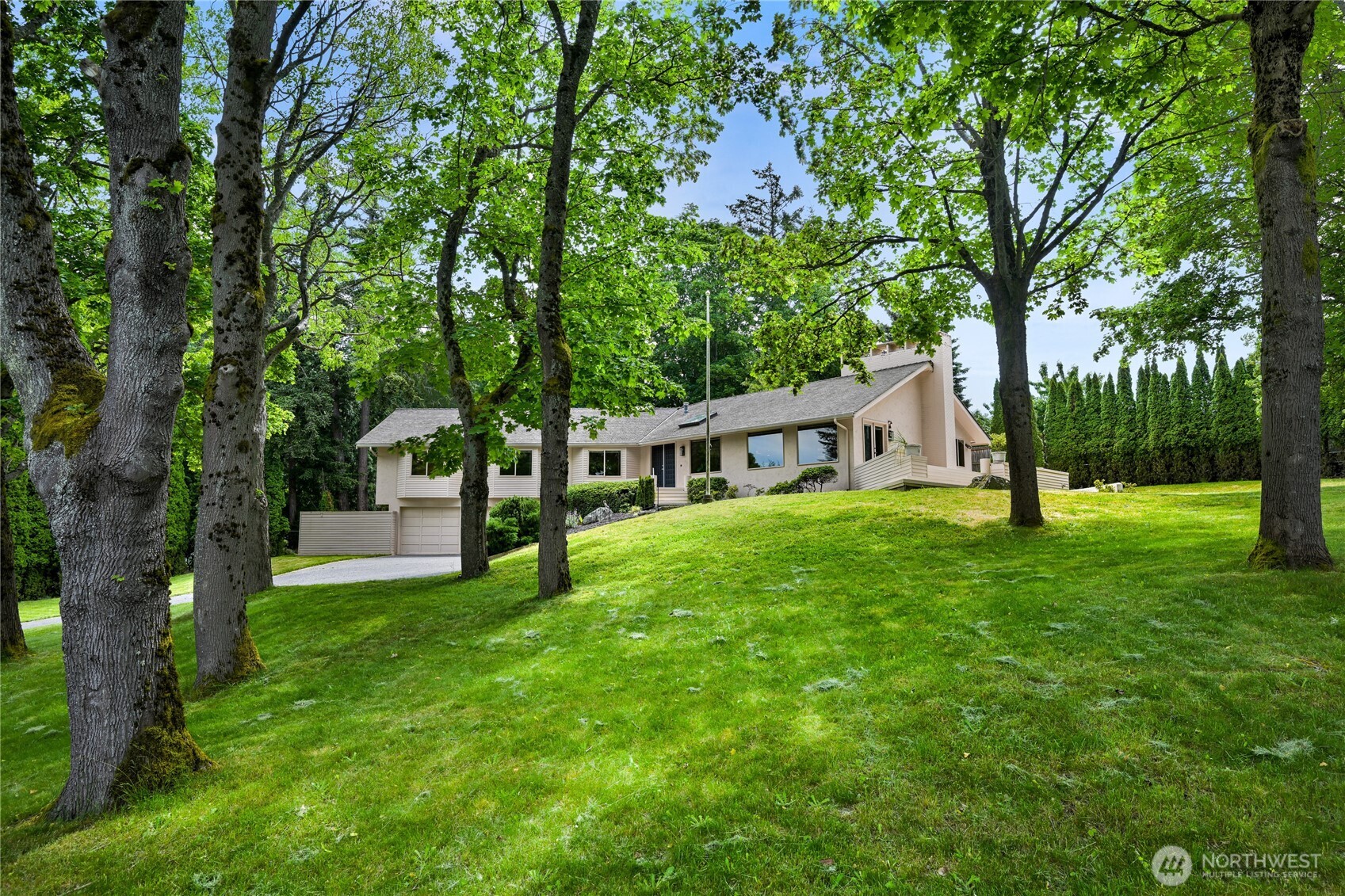 208 Hawthorn Road Property Photo 2