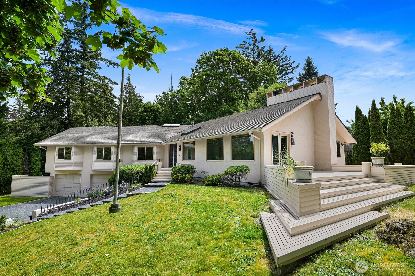 208 Hawthorn Road Property Photo 3