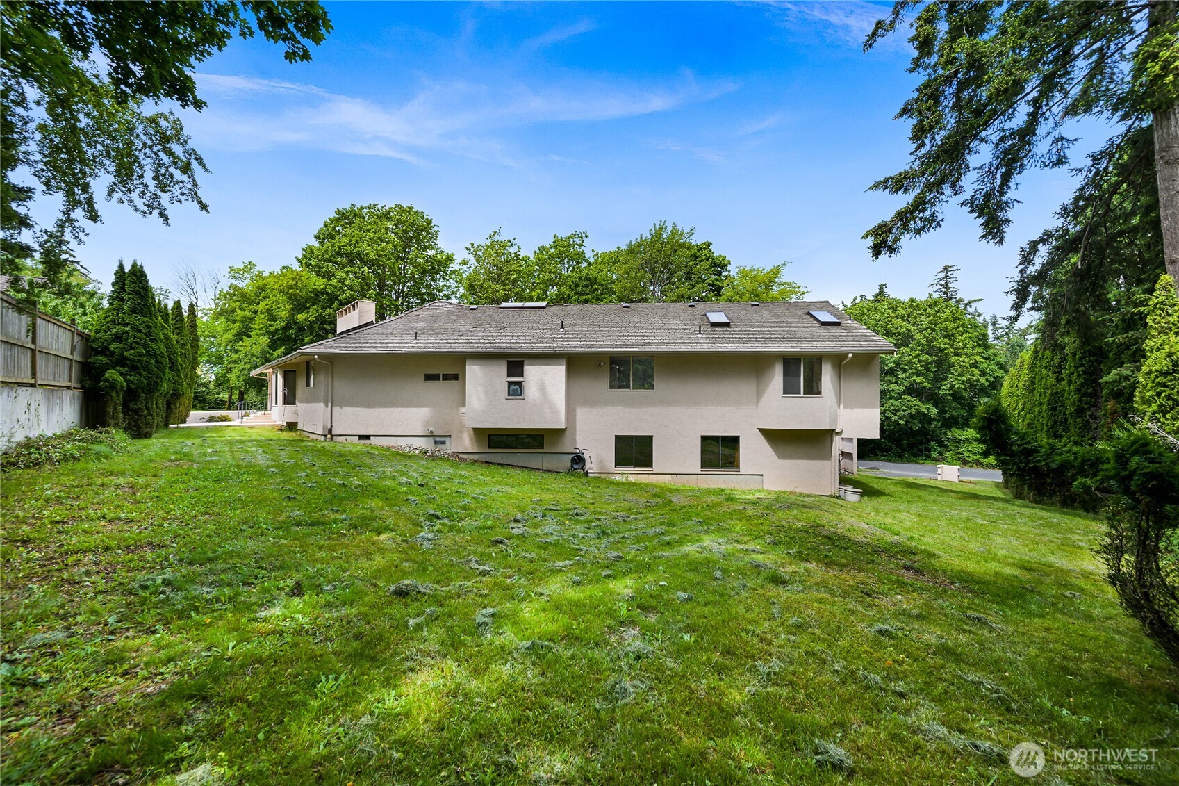 208 Hawthorn Road Property Photo 5