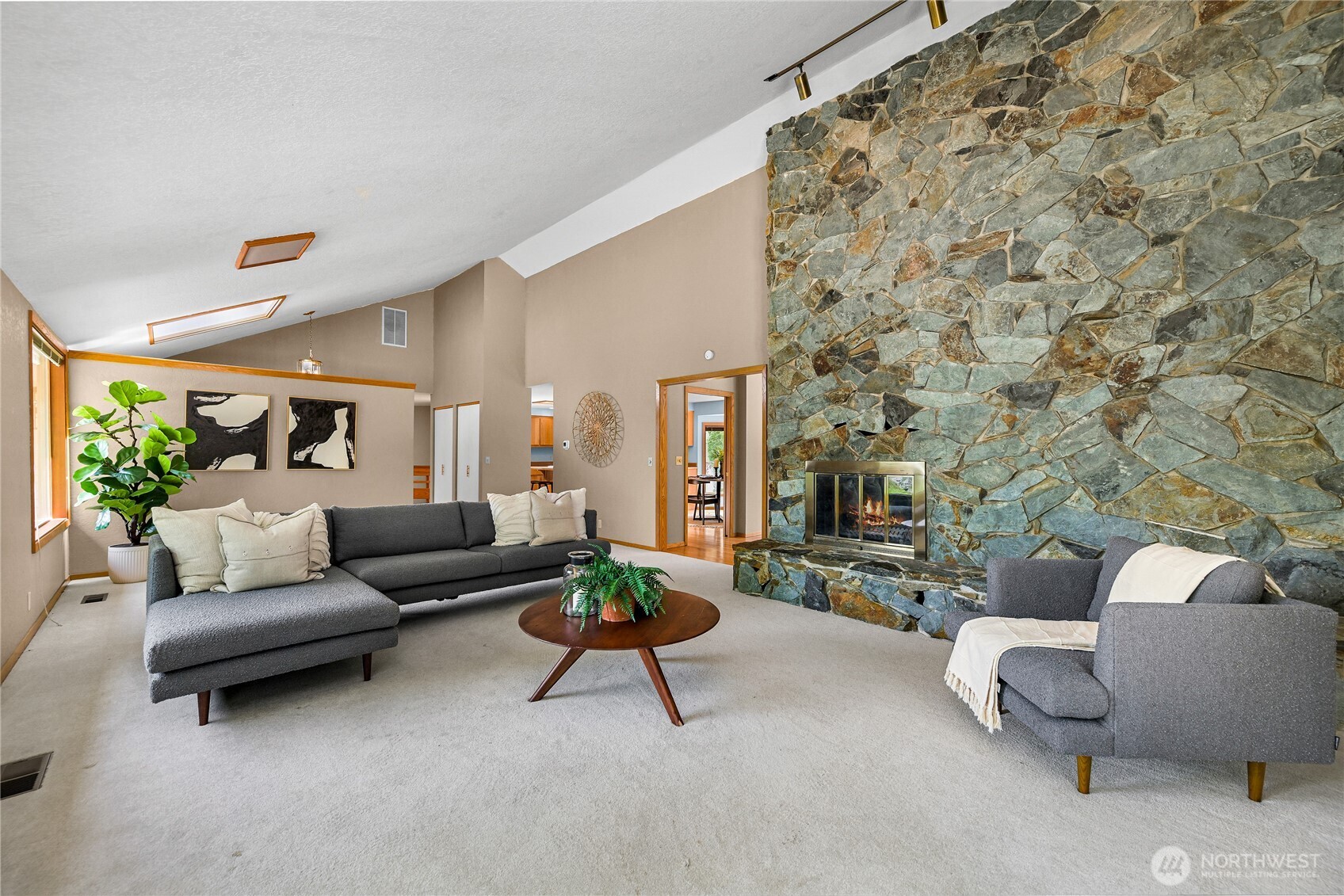208 Hawthorn Road Property Photo 8