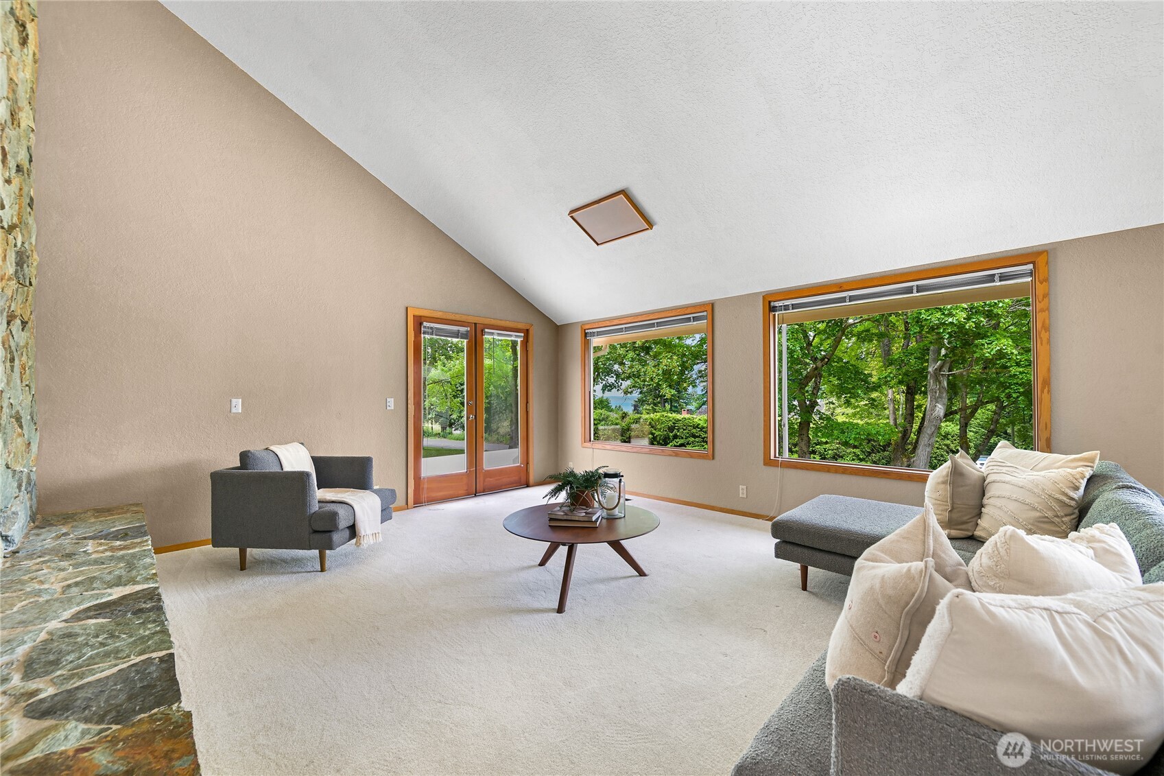 208 Hawthorn Road Property Photo 9
