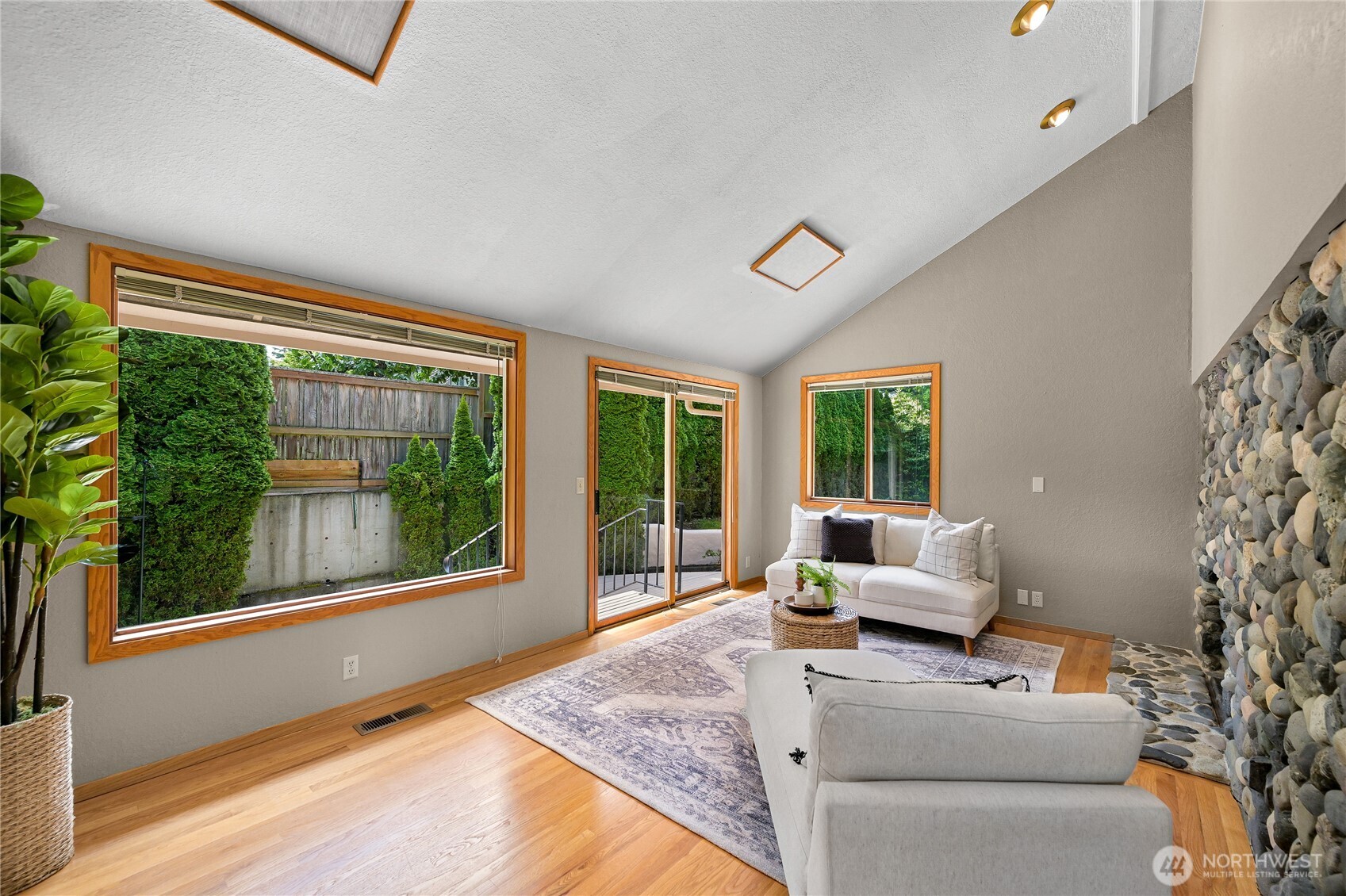 208 Hawthorn Road Property Photo 18
