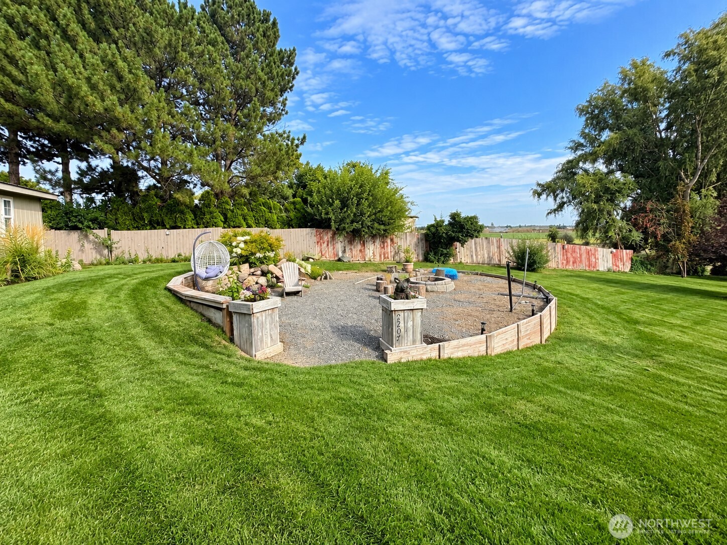 2207 W Parks Lane Property Photo 20