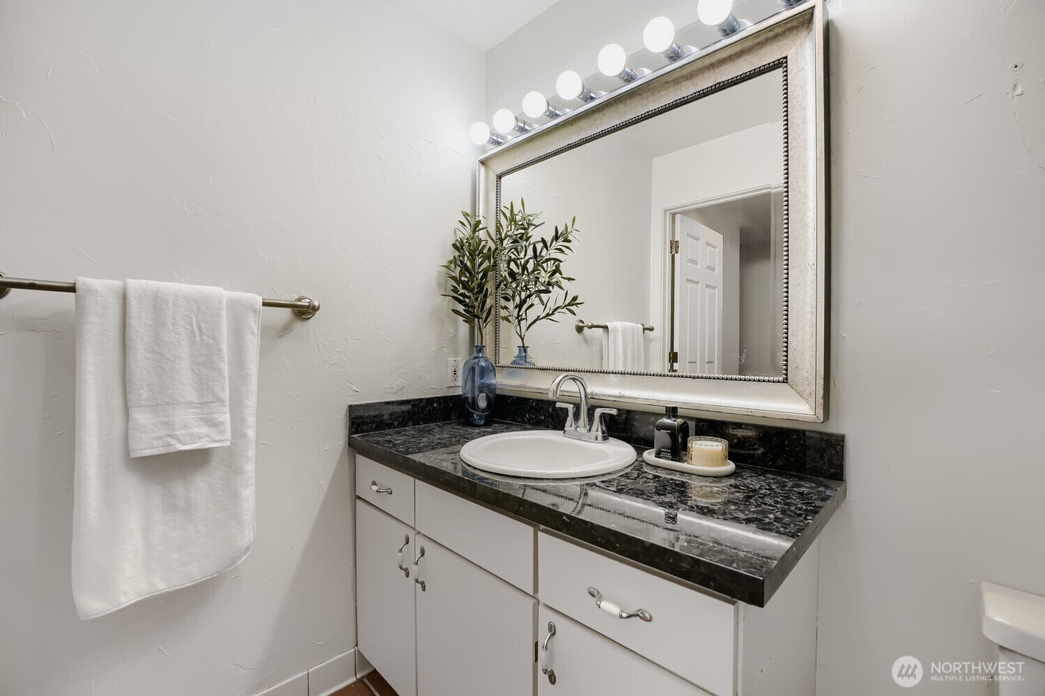 115 W Galer Street 304 Property Photo 12