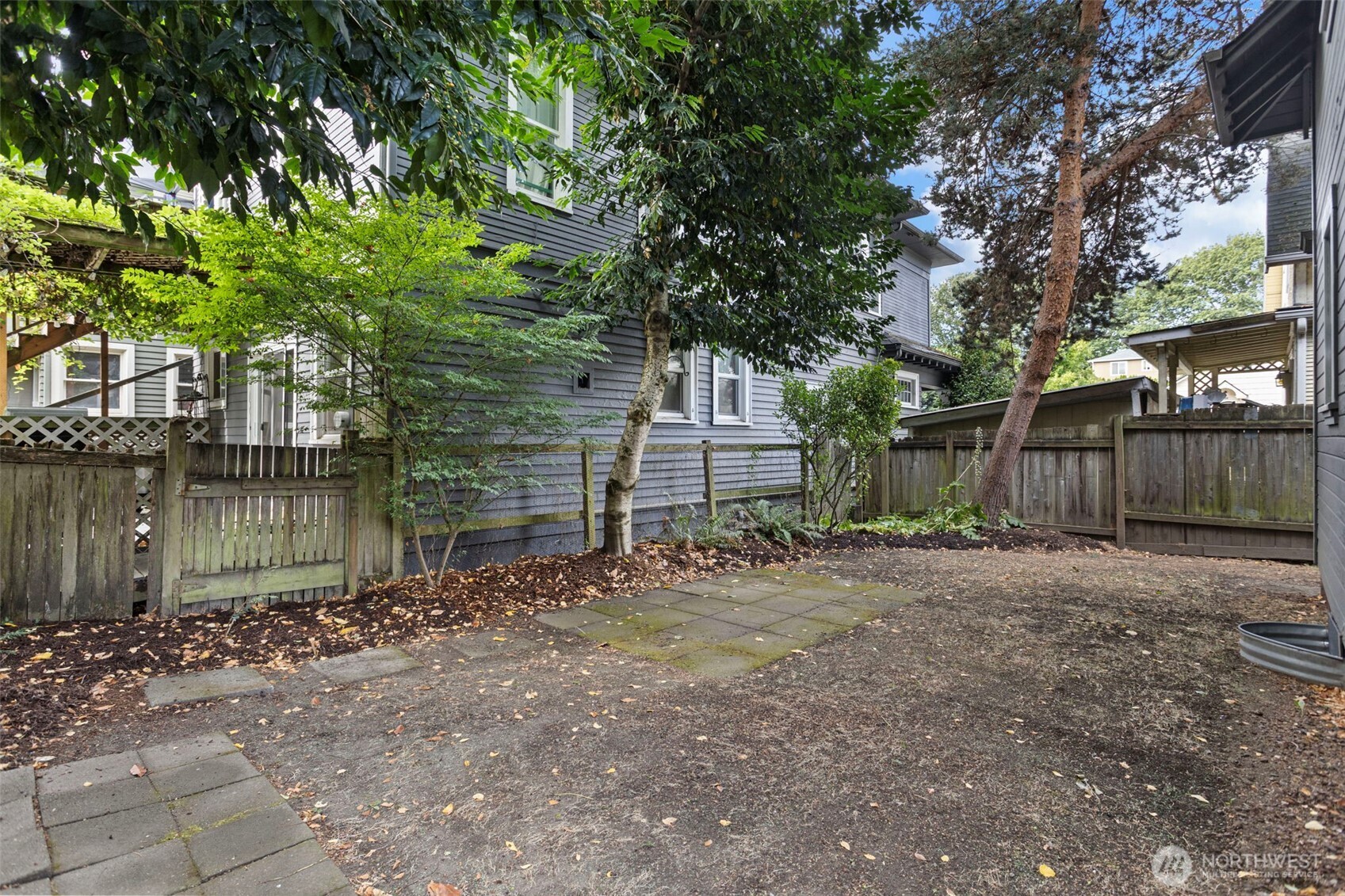 2307 E Columbia Street Property Photo 31