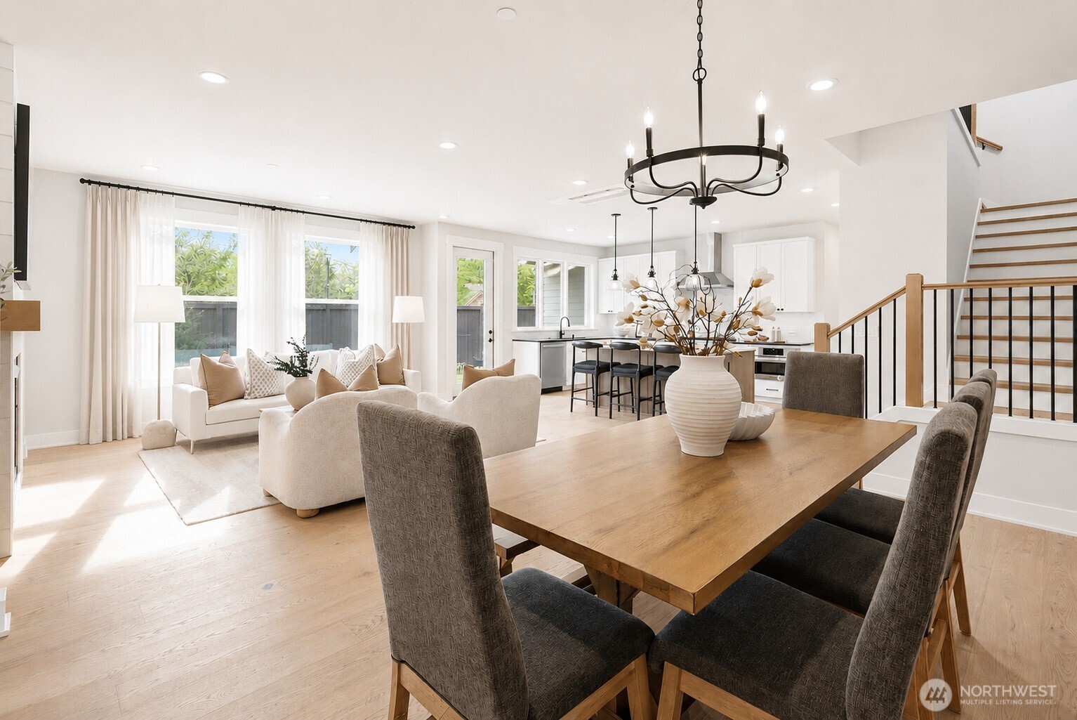 414 222nd Place Property Photo 3