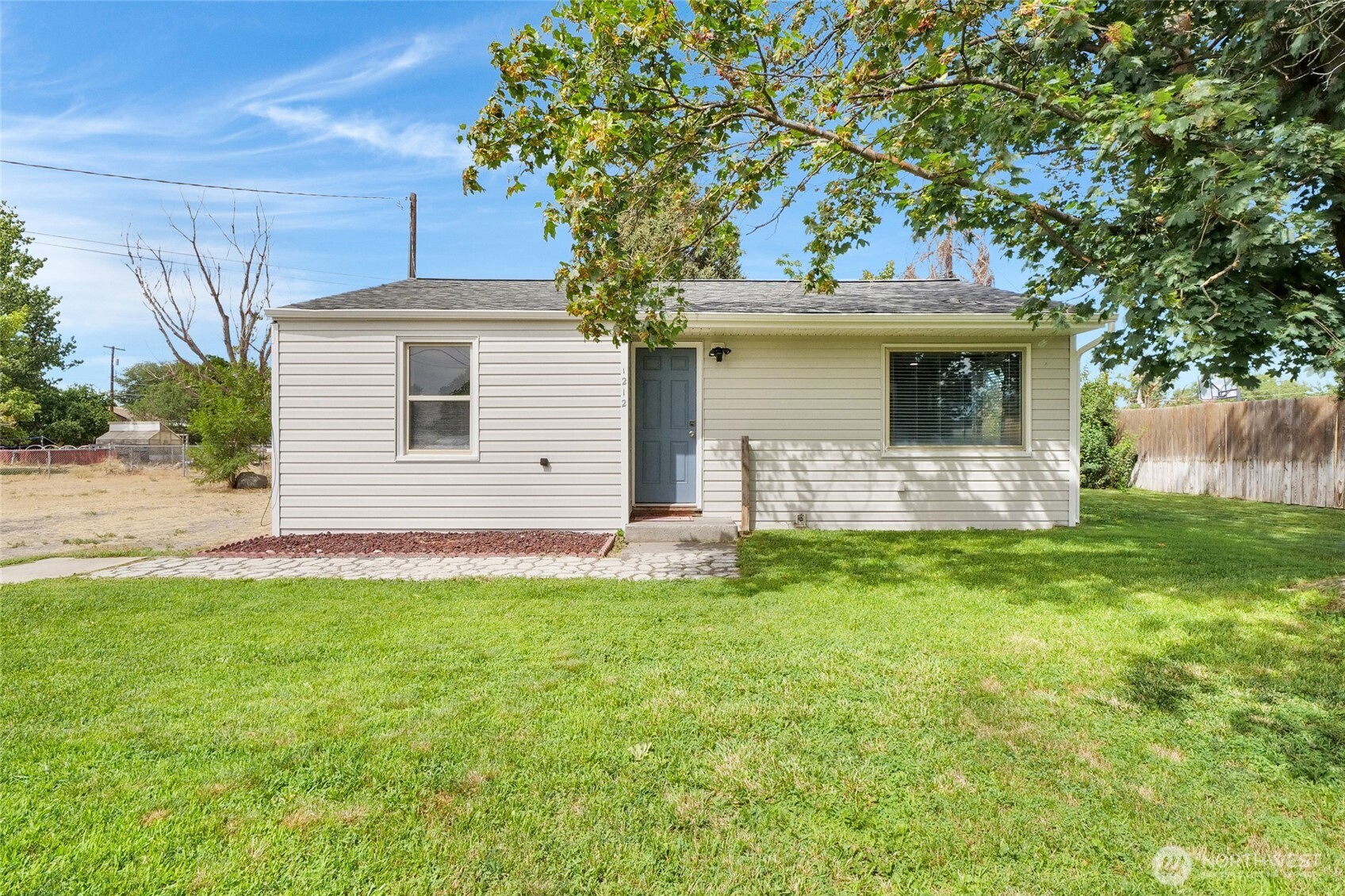 1212 W Concord Avenue Property Photo 9