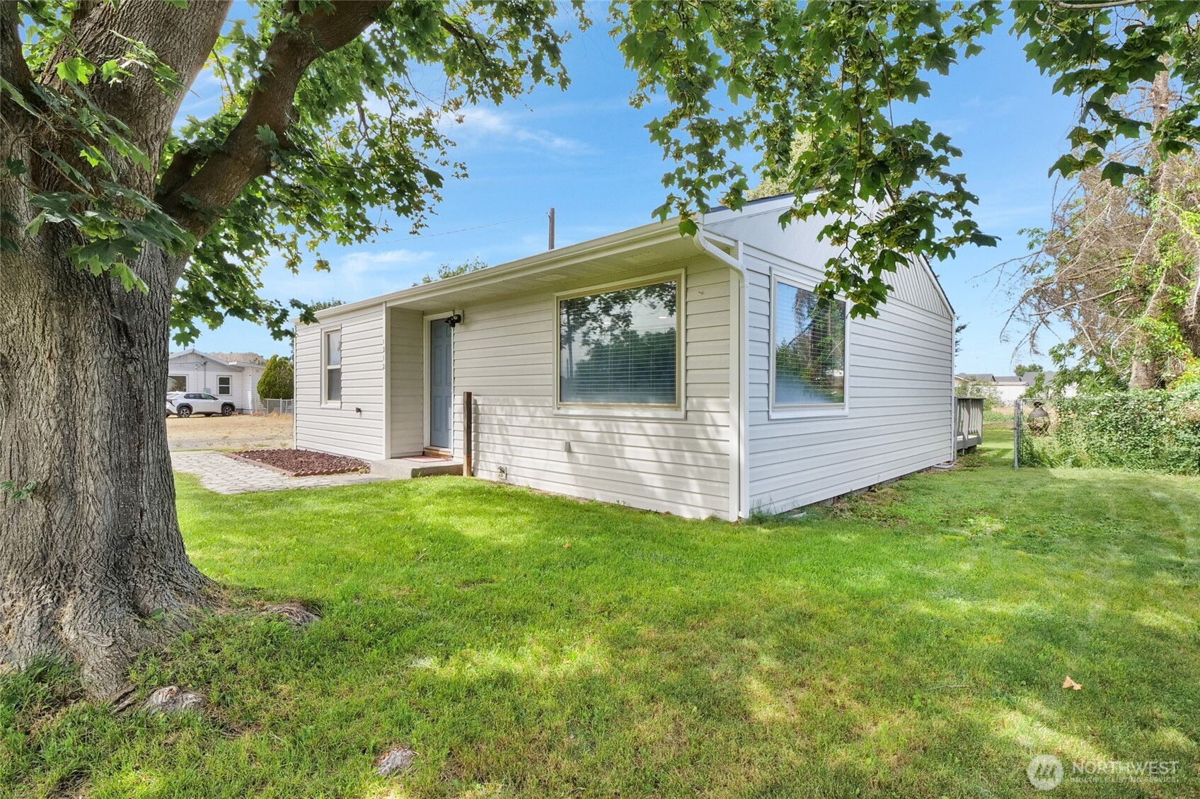1212 W Concord Avenue Property Photo 10