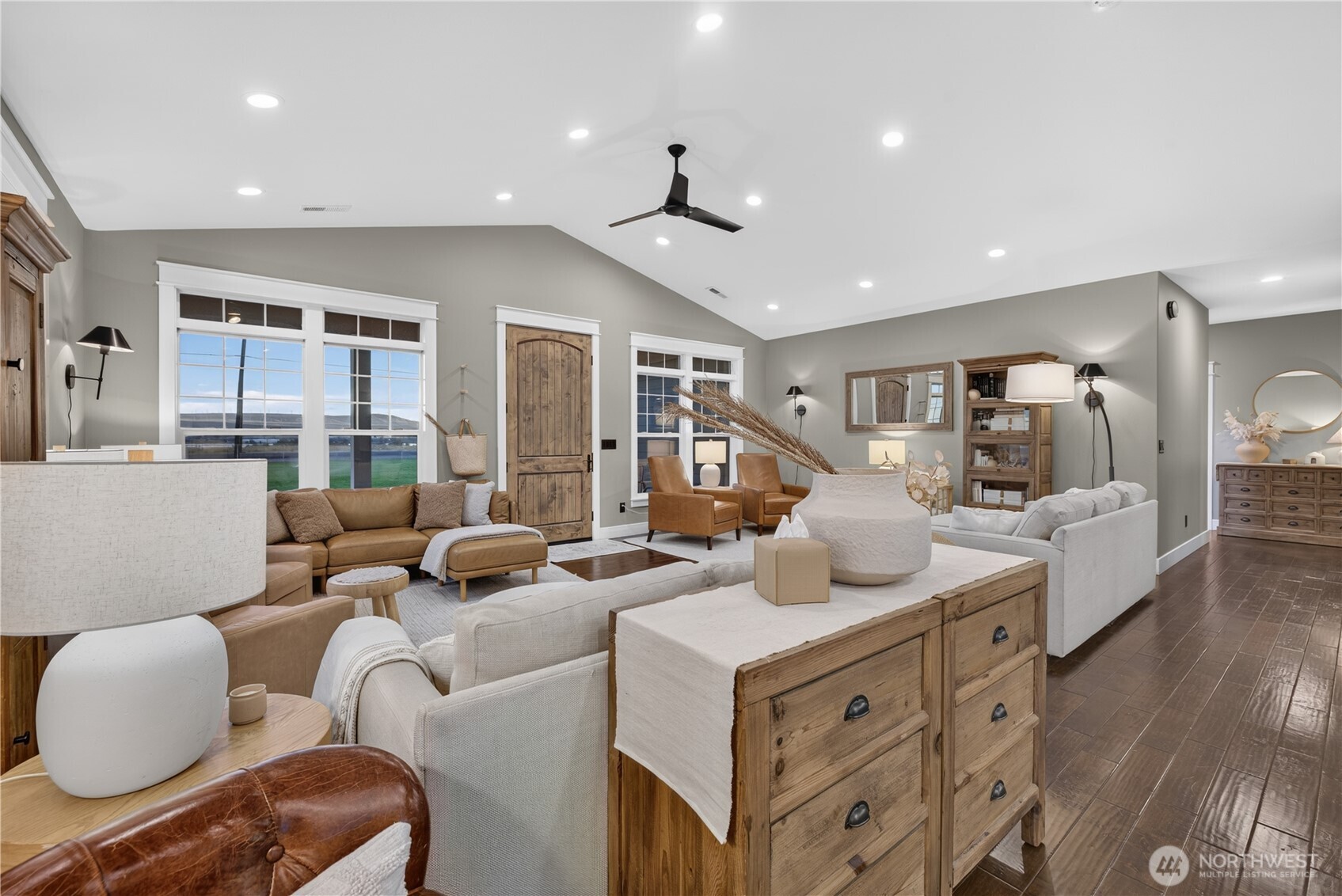 2477 Hanson Loop Property Photo 8