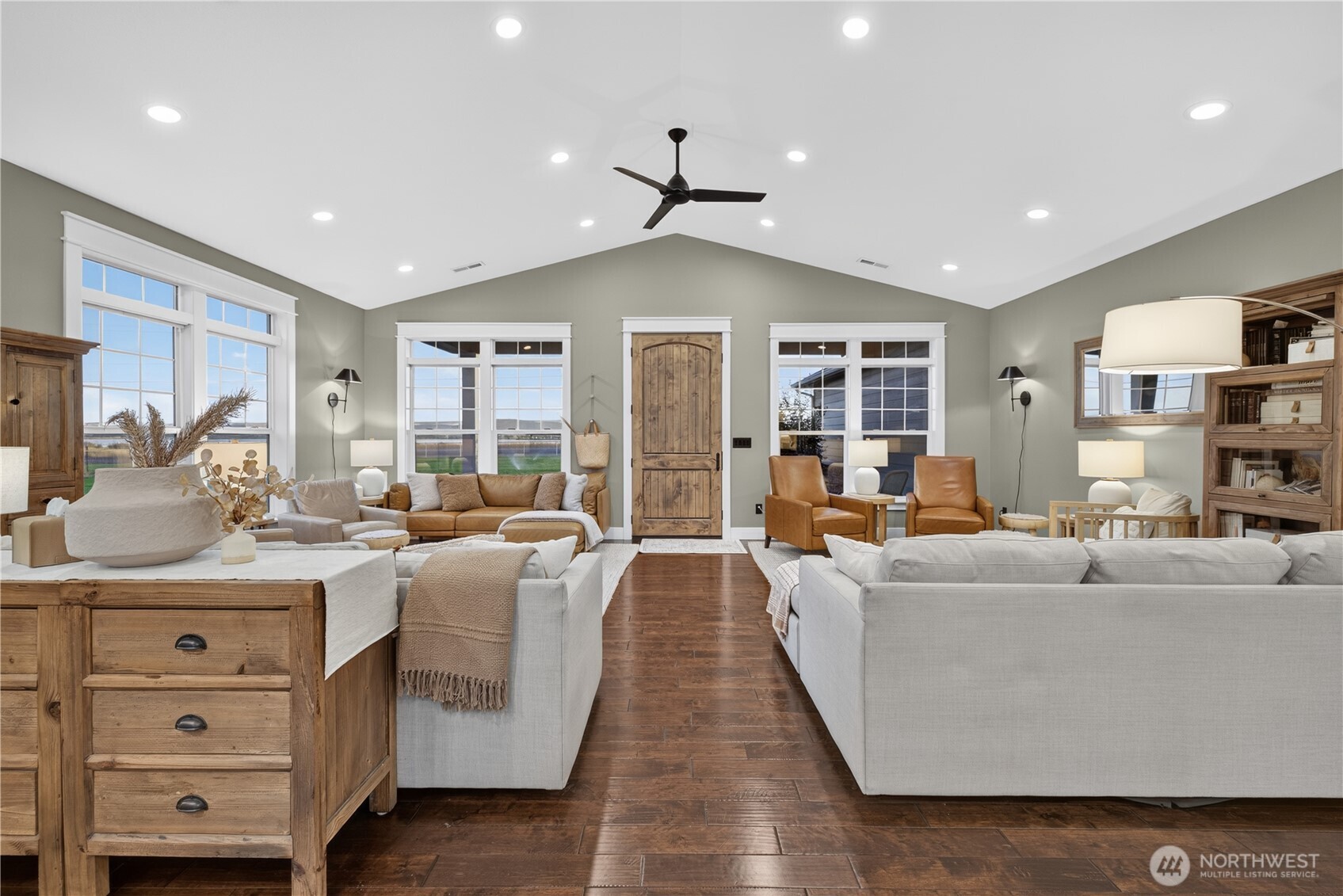 2477 Hanson Loop Property Photo 9